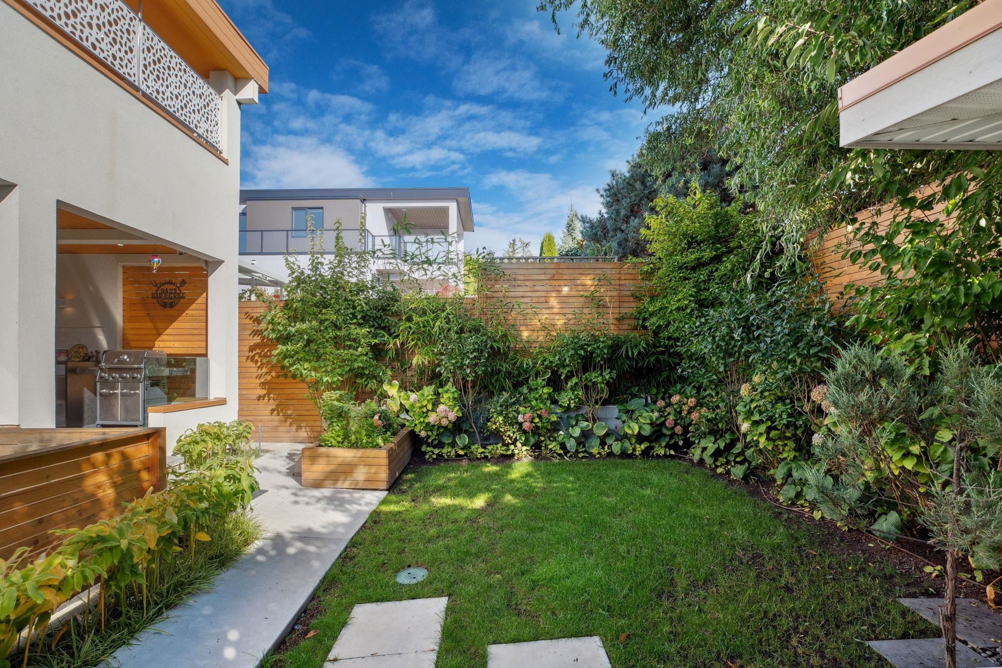 828 STEVENS STREET