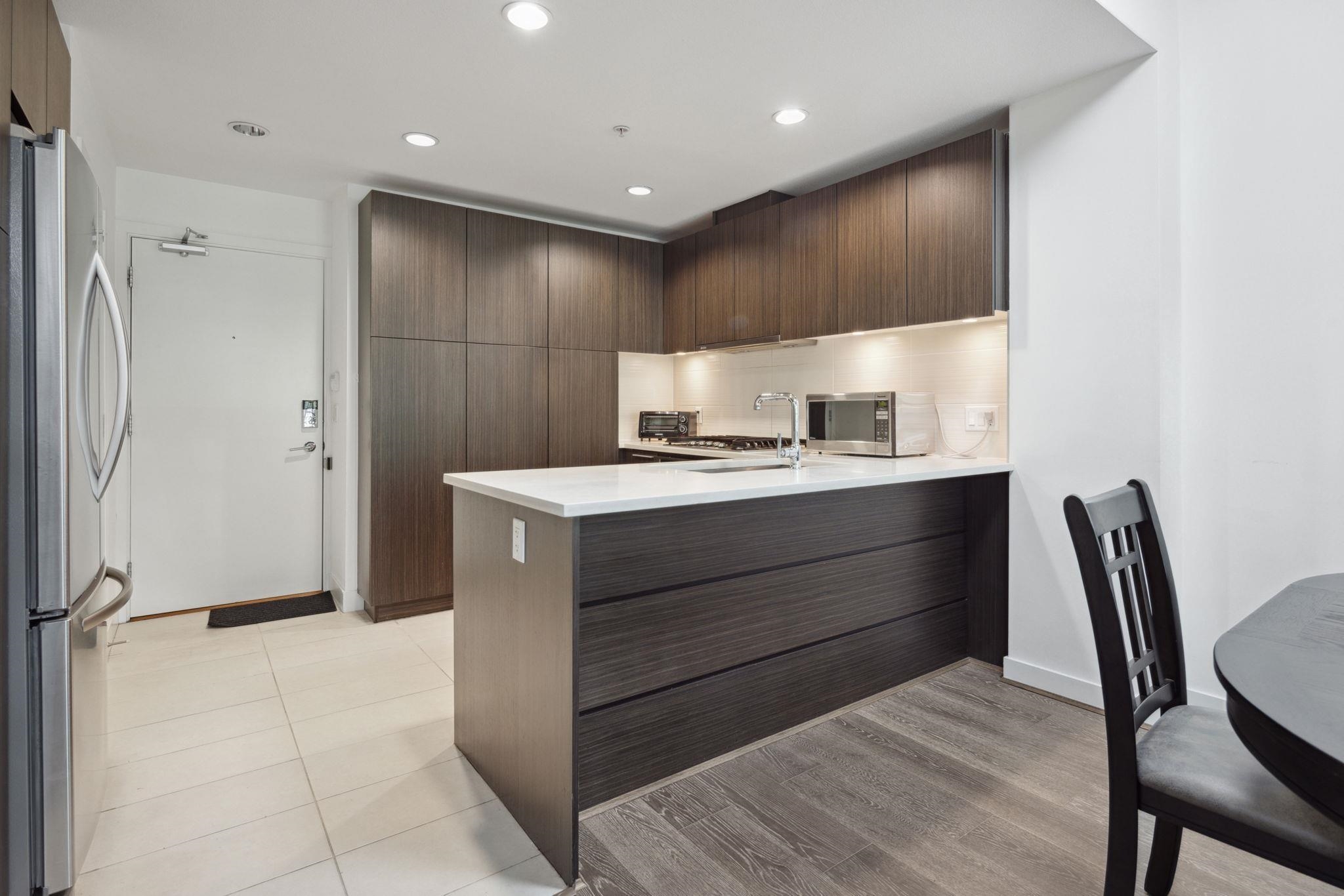 102 6033 GRAY AVENUE Unit: 102