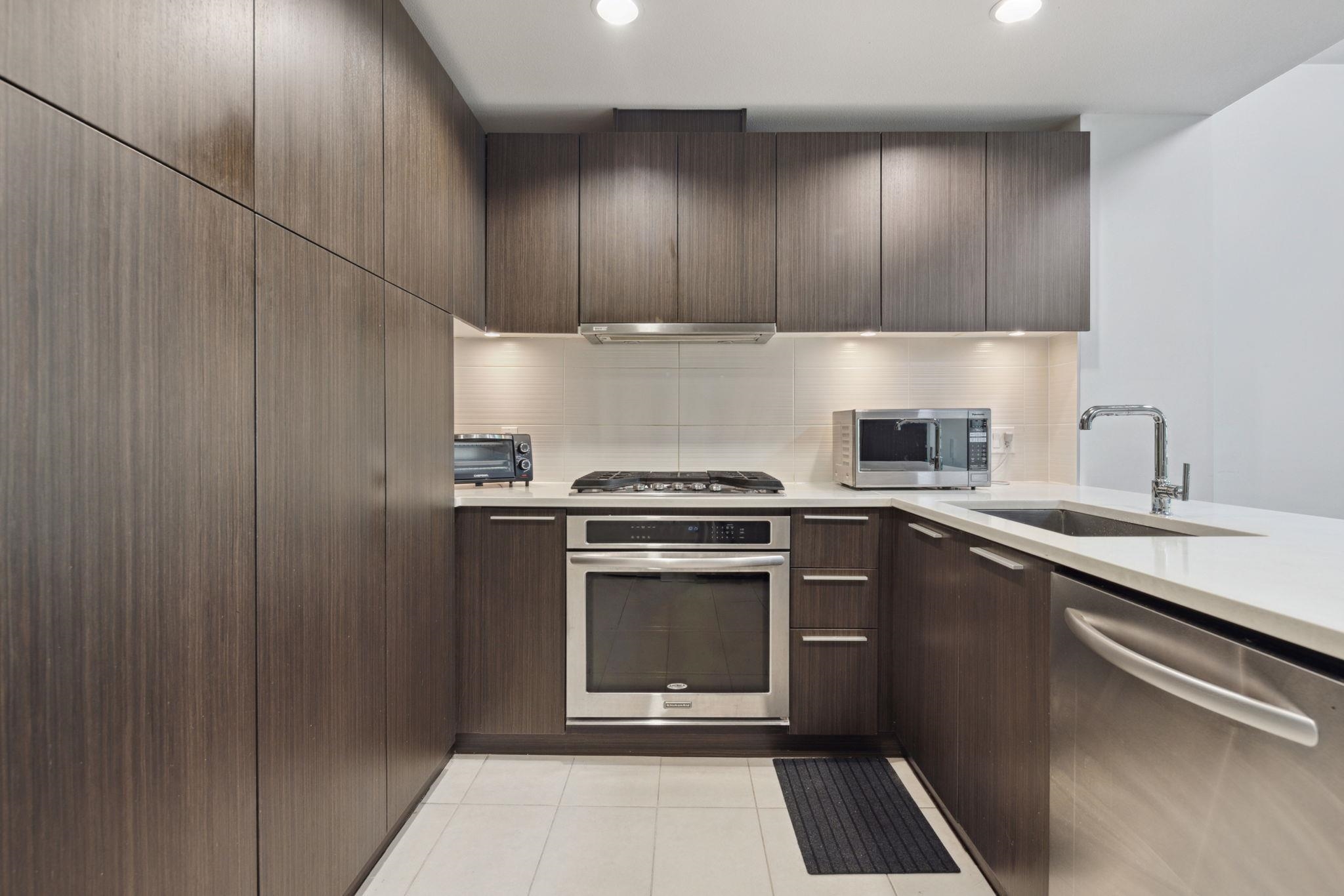 102 6033 GRAY AVENUE Unit: 102