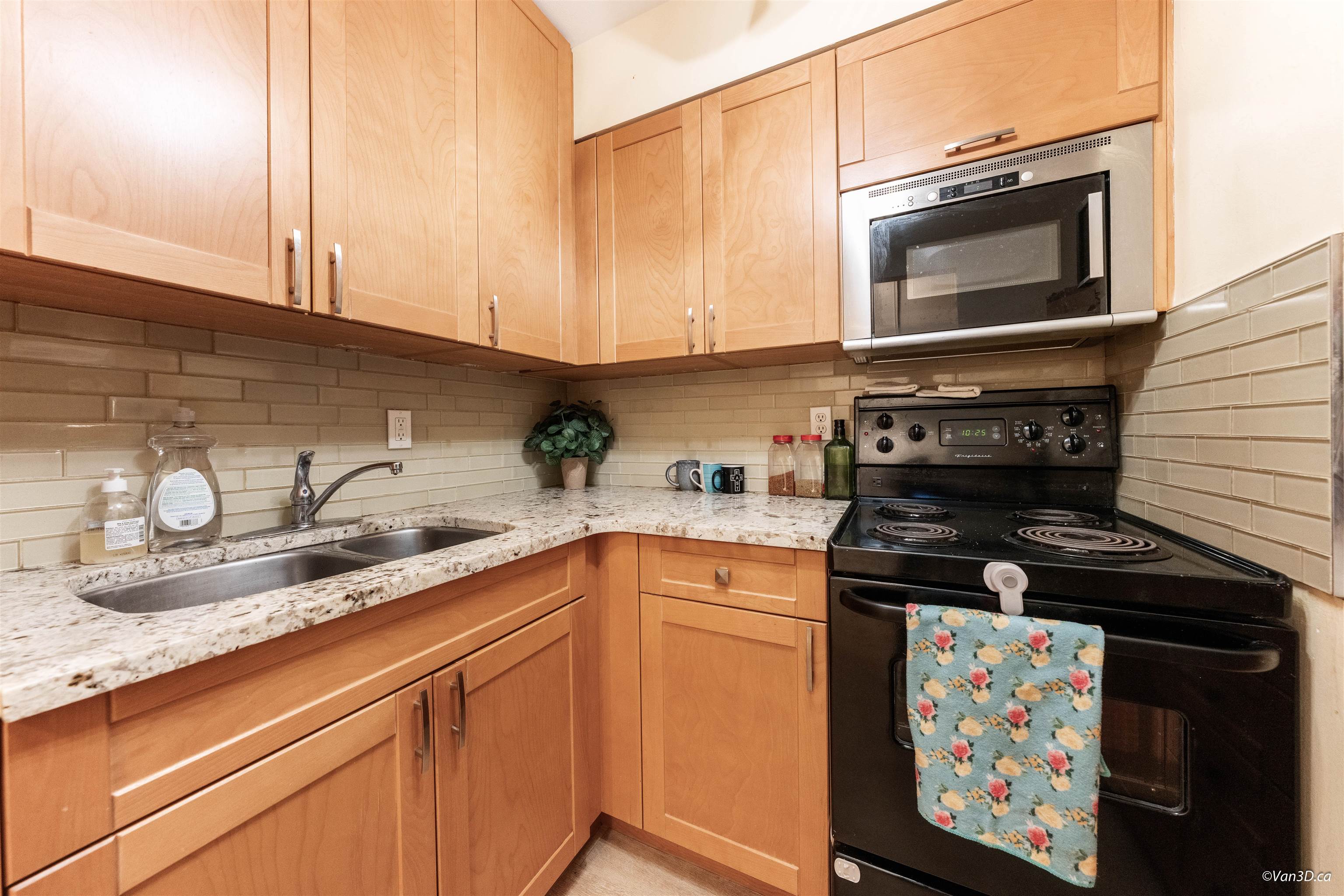 210 1545 E 2ND AVENUE Unit: 210