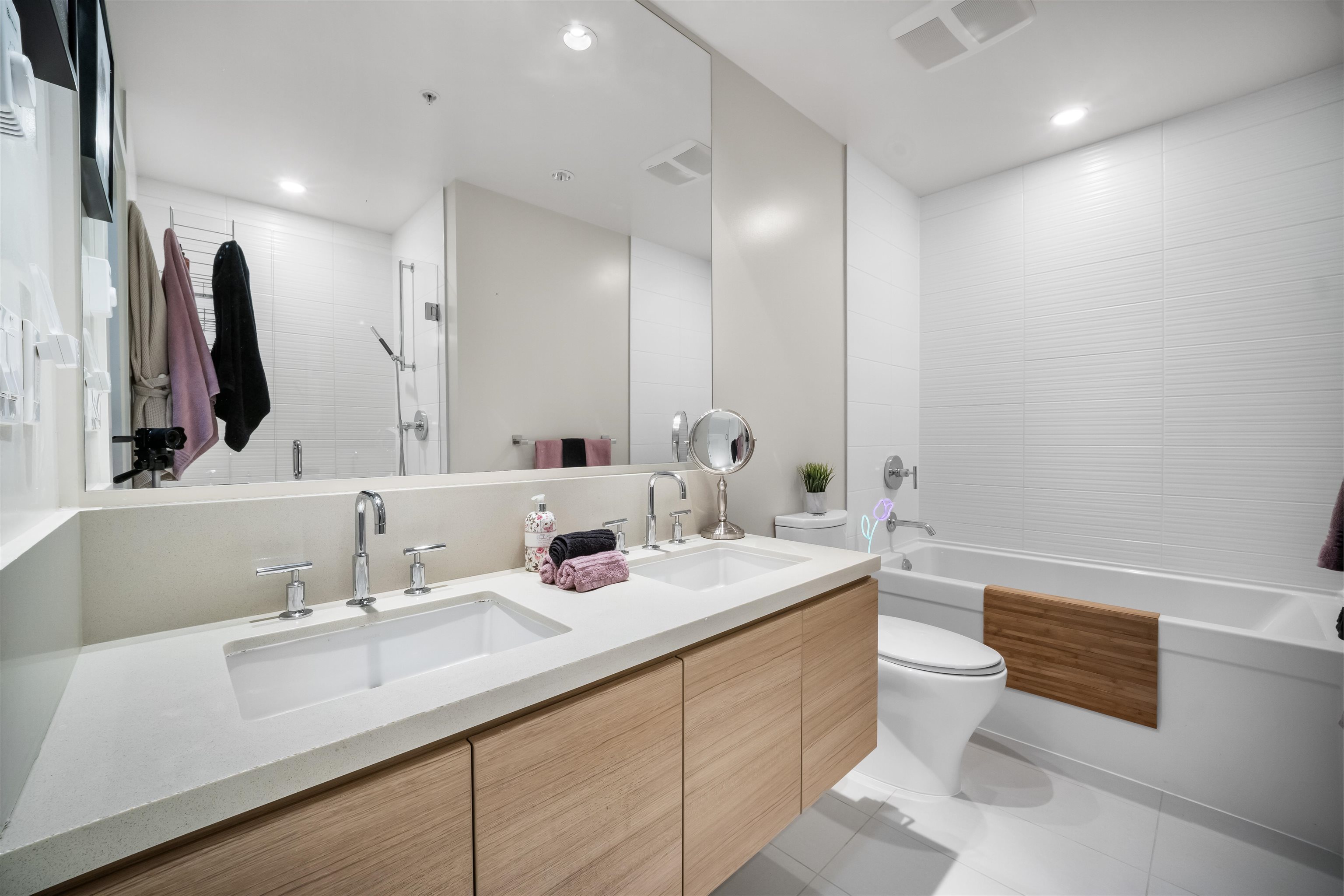 418 3606 ALDERCREST DRIVE Unit: 418