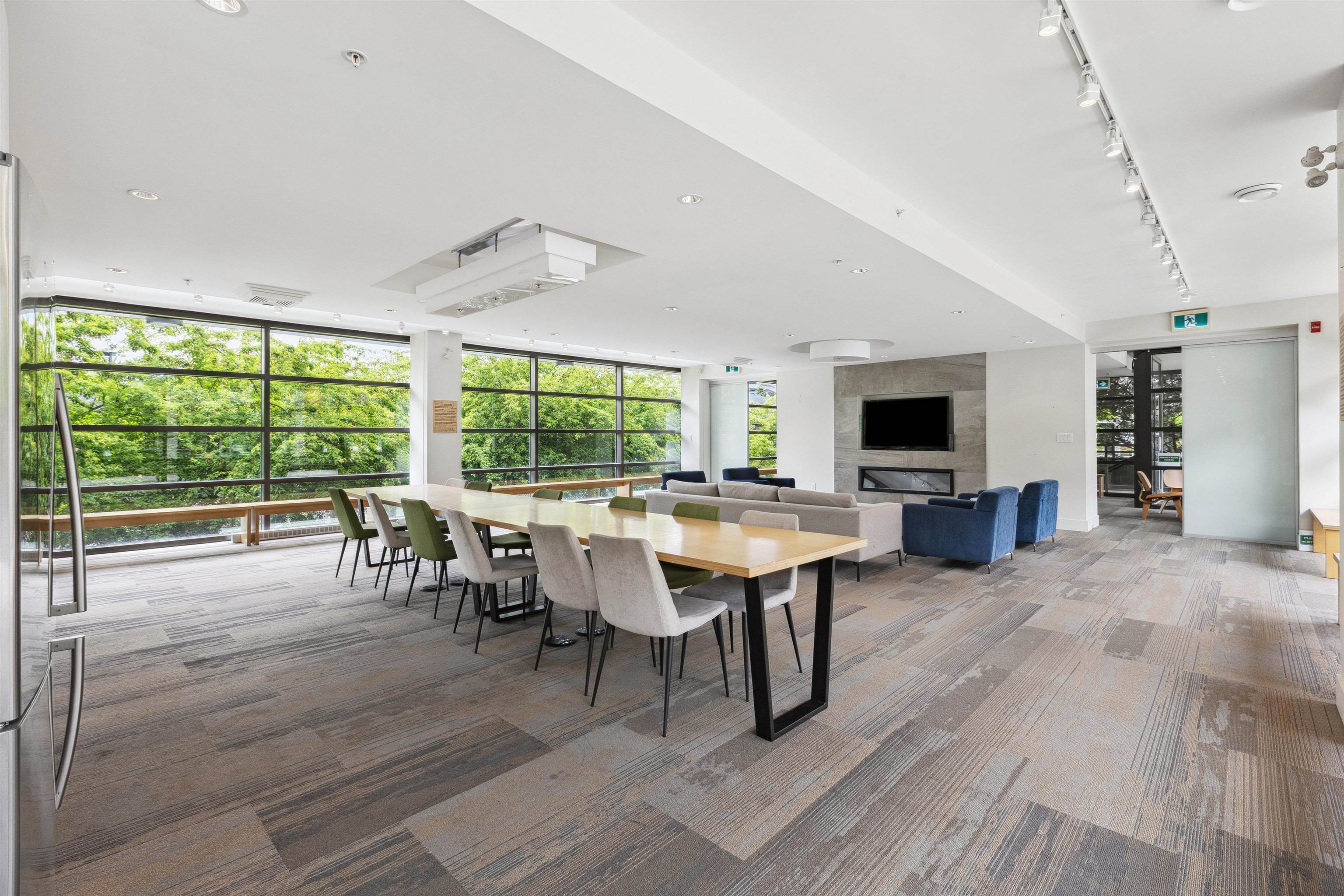 418 3606 ALDERCREST DRIVE Unit: 418