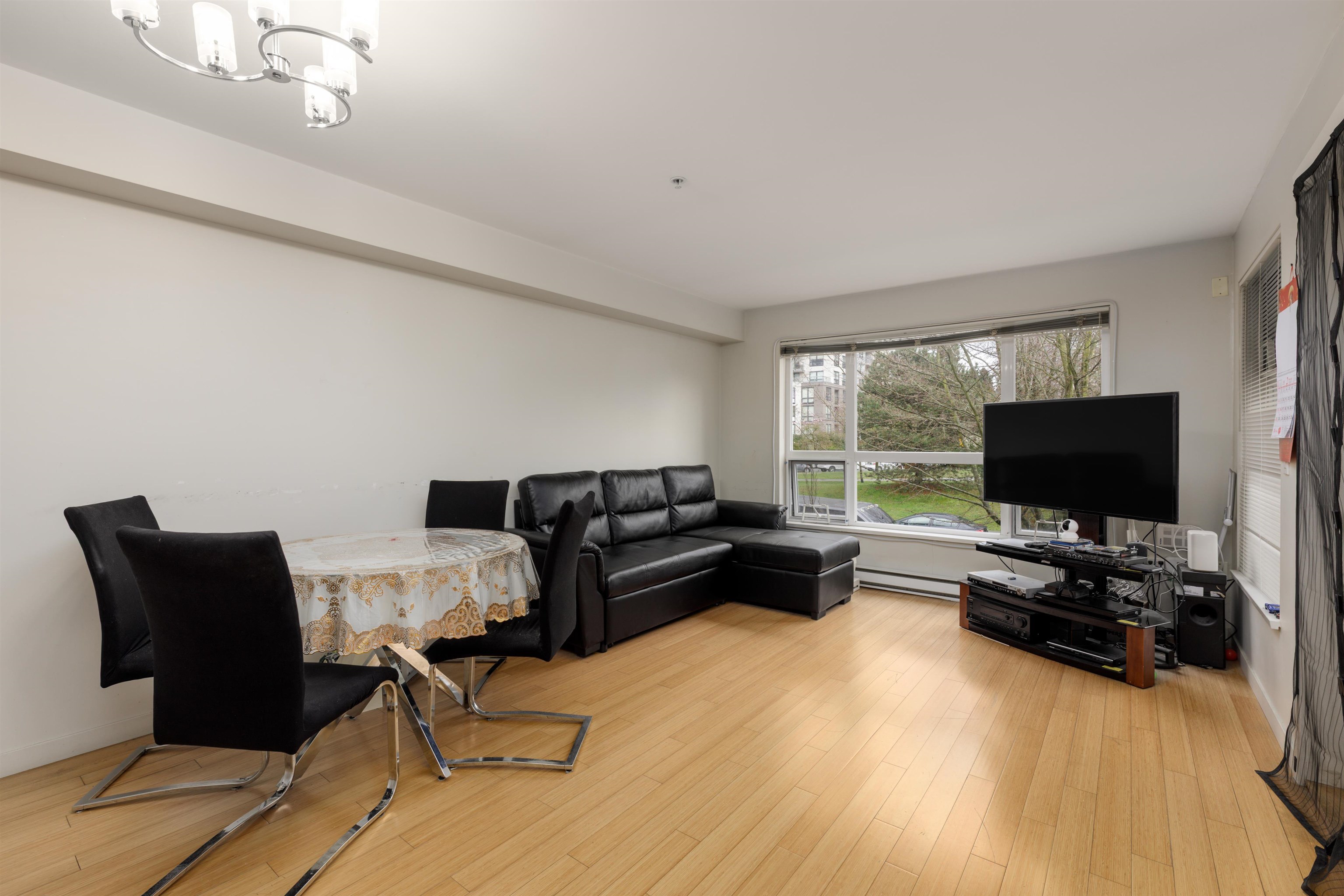 214 3575 EUCLID AVENUE Unit: 214