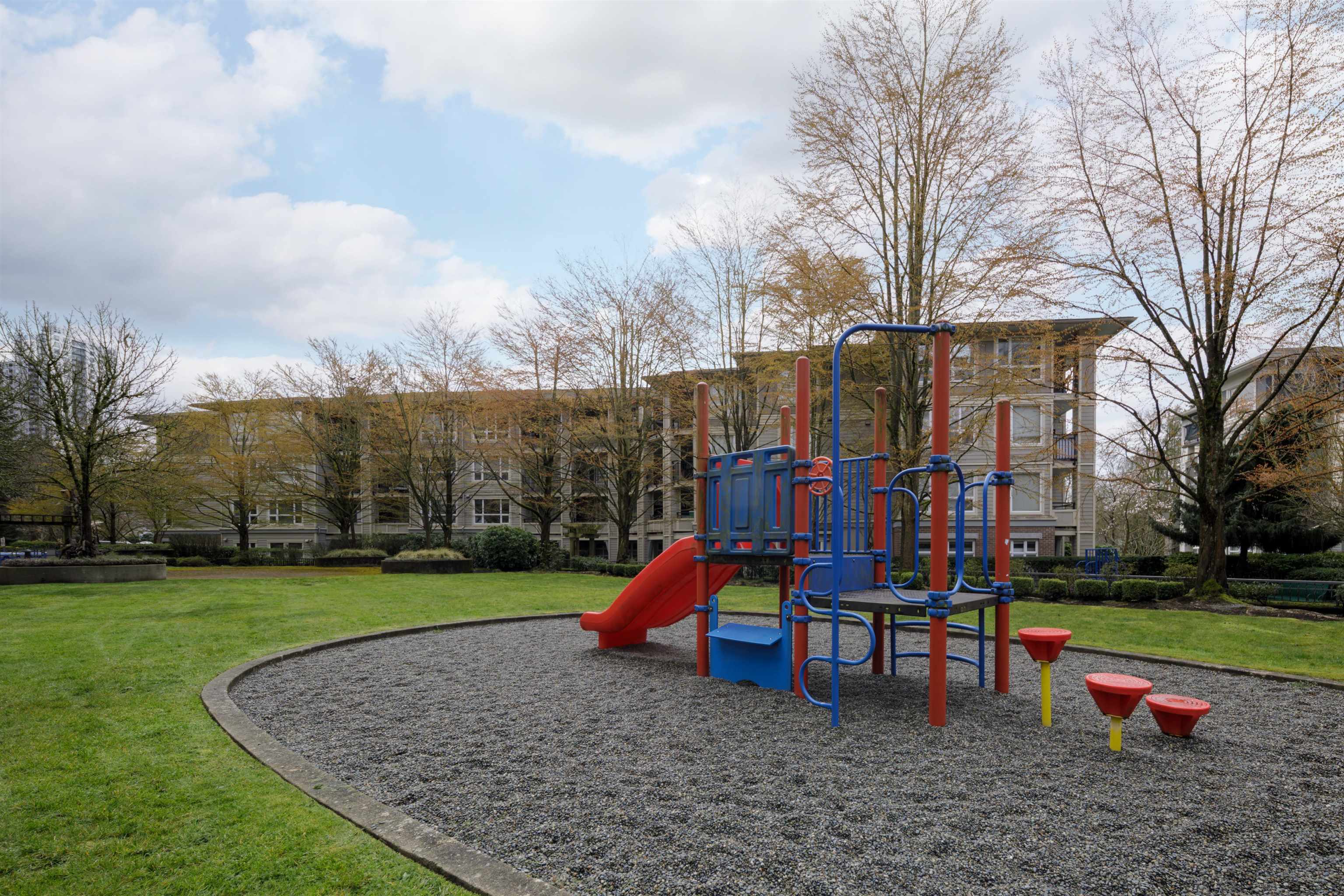 214 3575 EUCLID AVENUE Unit: 214