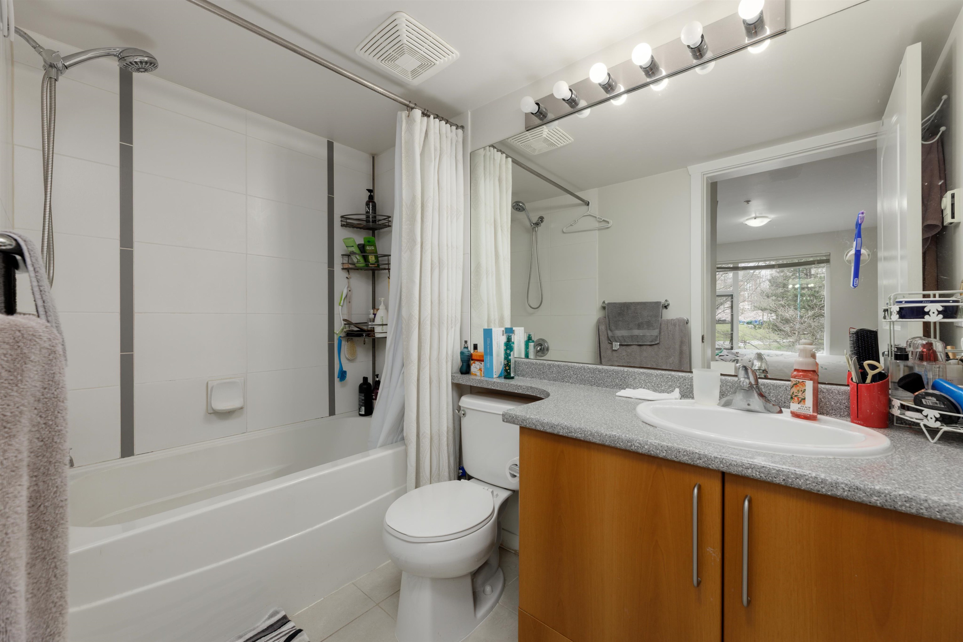 214 3575 EUCLID AVENUE Unit: 214