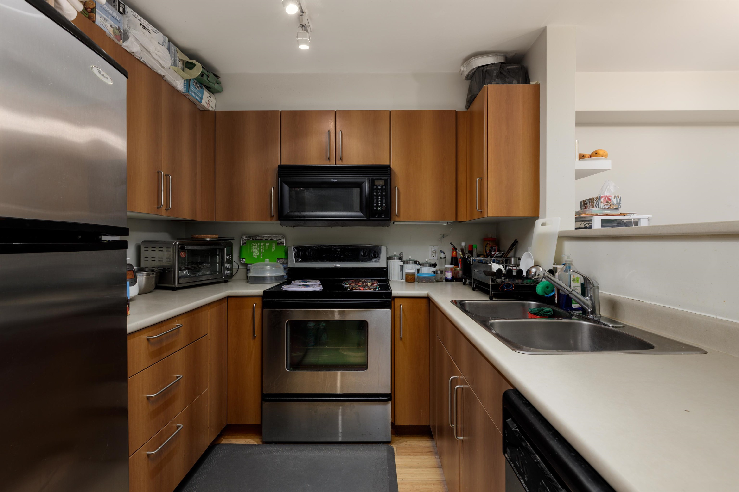 214 3575 EUCLID AVENUE Unit: 214