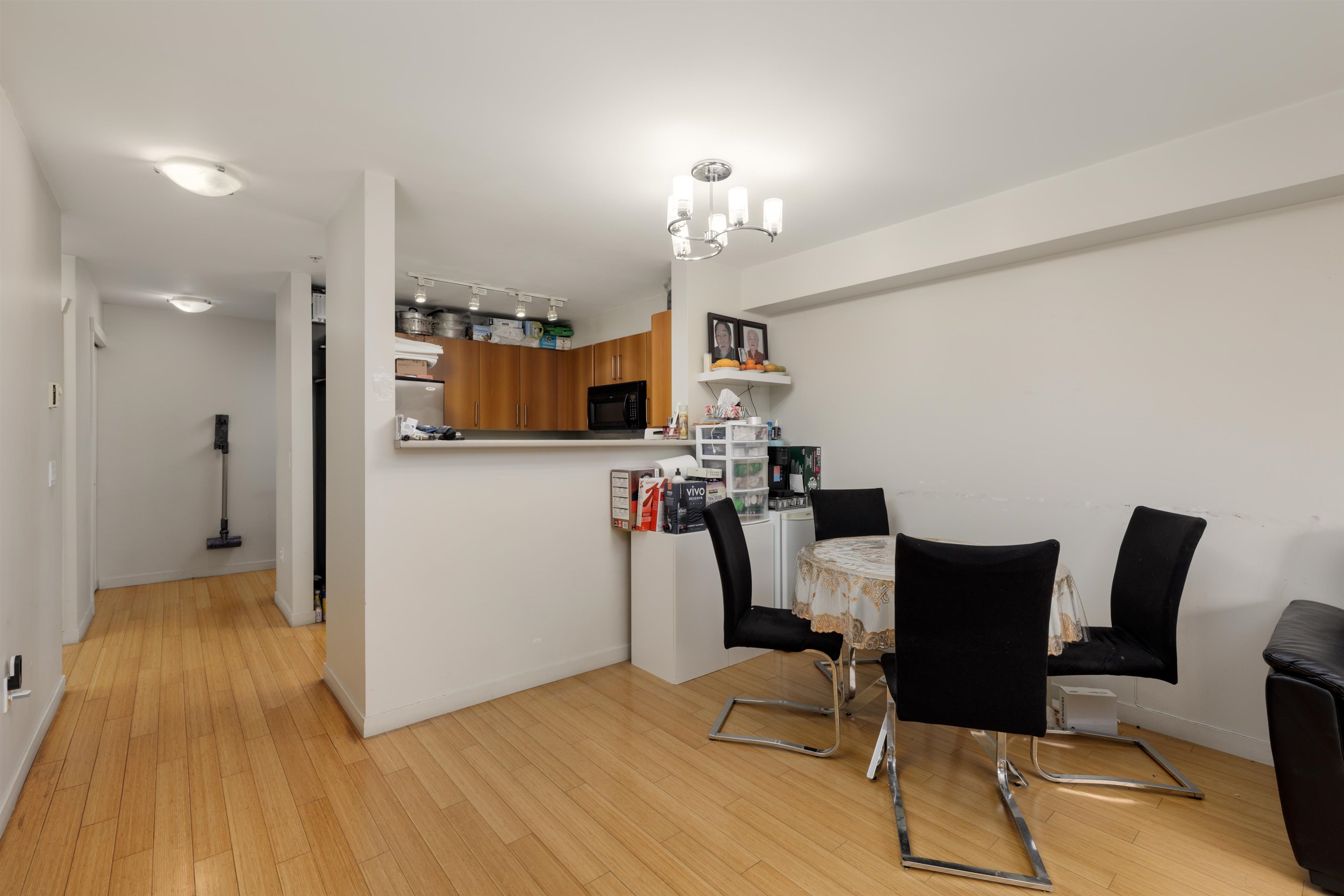 214 3575 EUCLID AVENUE Unit: 214