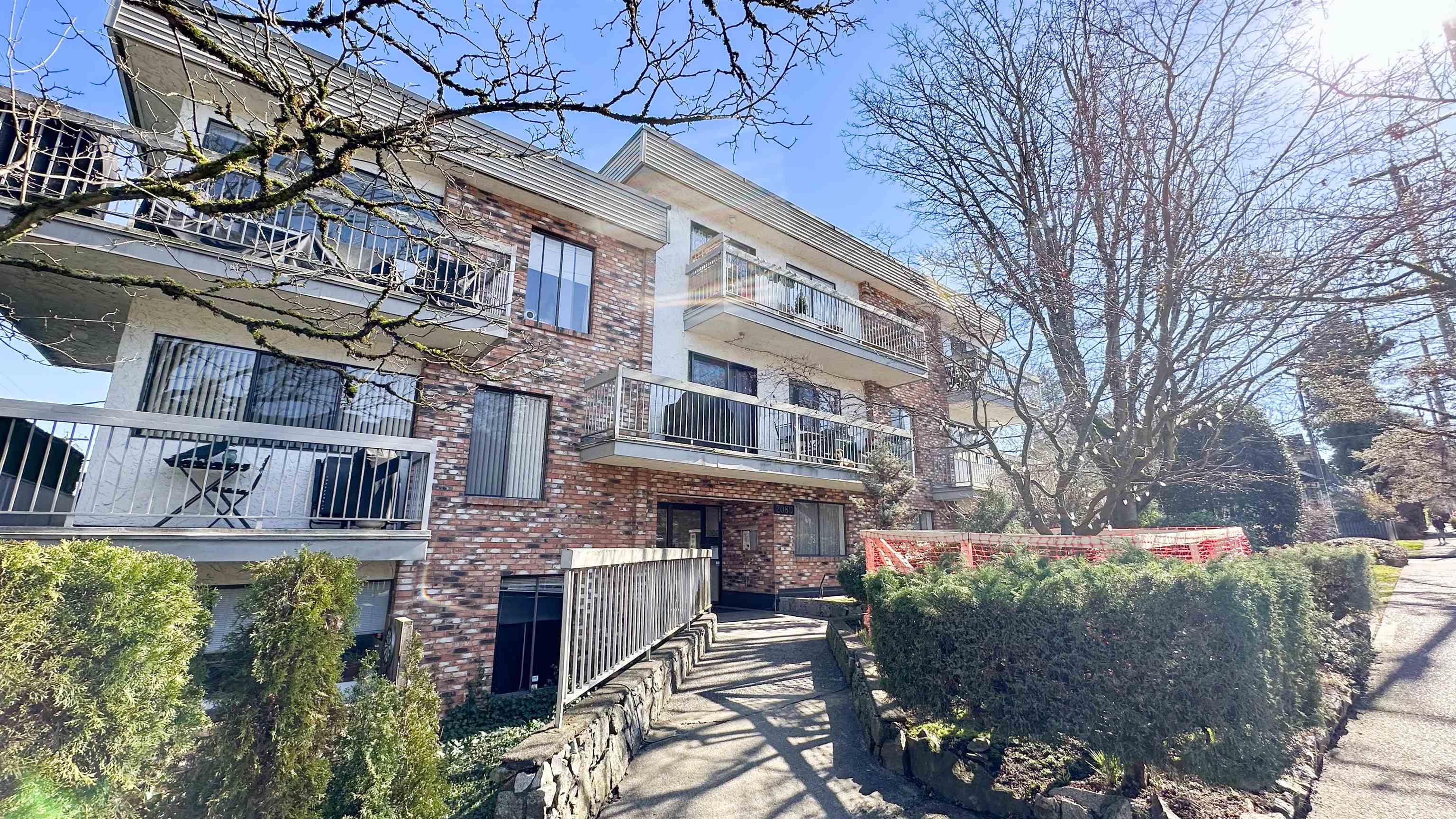 202 2080 MAPLE STREET Unit: 202
