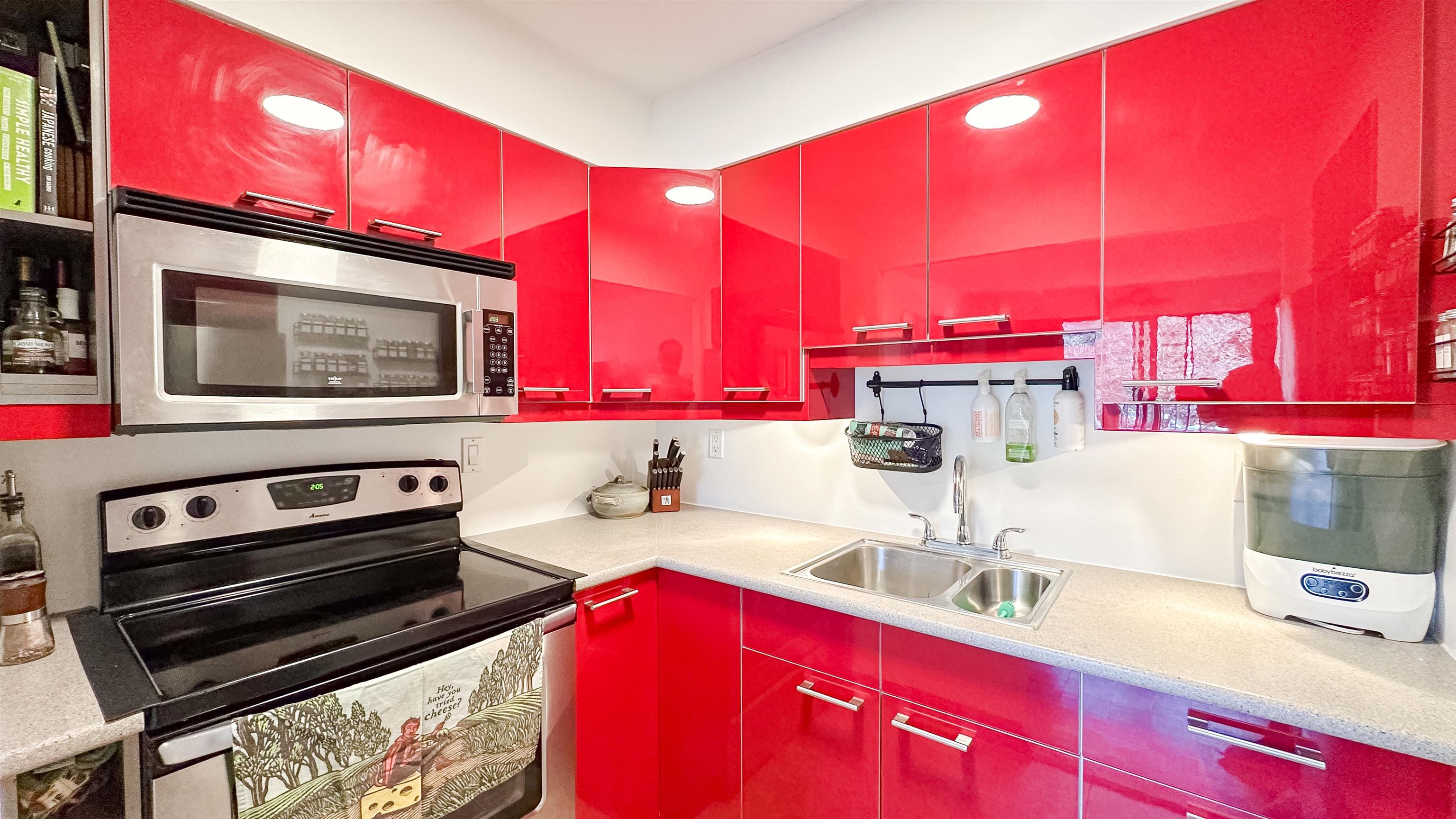 202 2080 MAPLE STREET Unit: 202