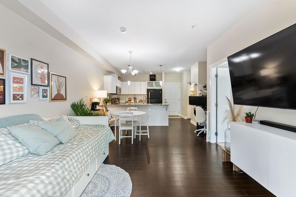 211 9655 KING GEORGE BOULEVARD Unit: 211