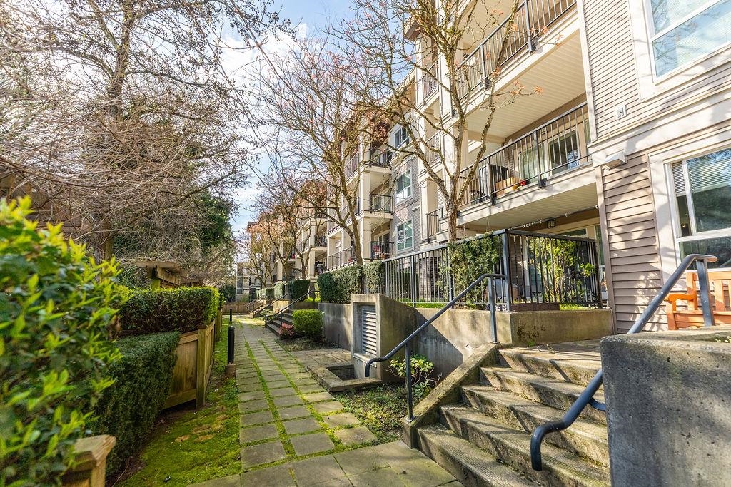 211 9655 KING GEORGE BOULEVARD Unit: 211