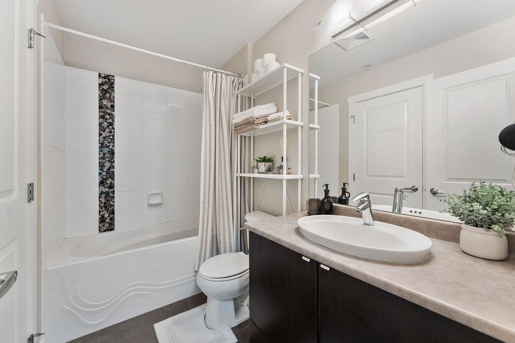 211 9655 KING GEORGE BOULEVARD Unit: 211