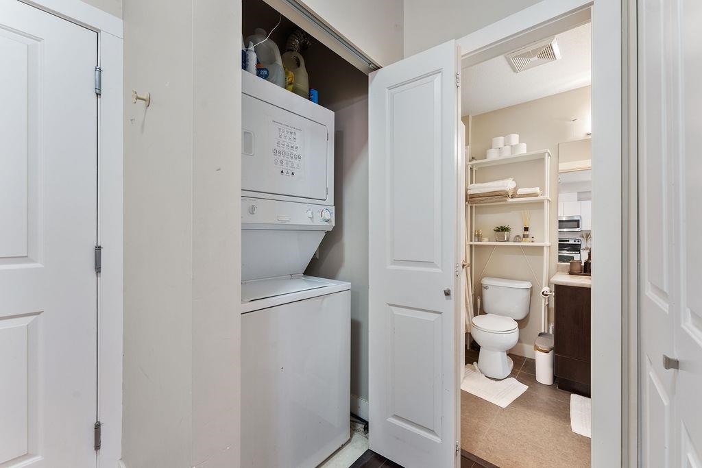 211 9655 KING GEORGE BOULEVARD Unit: 211