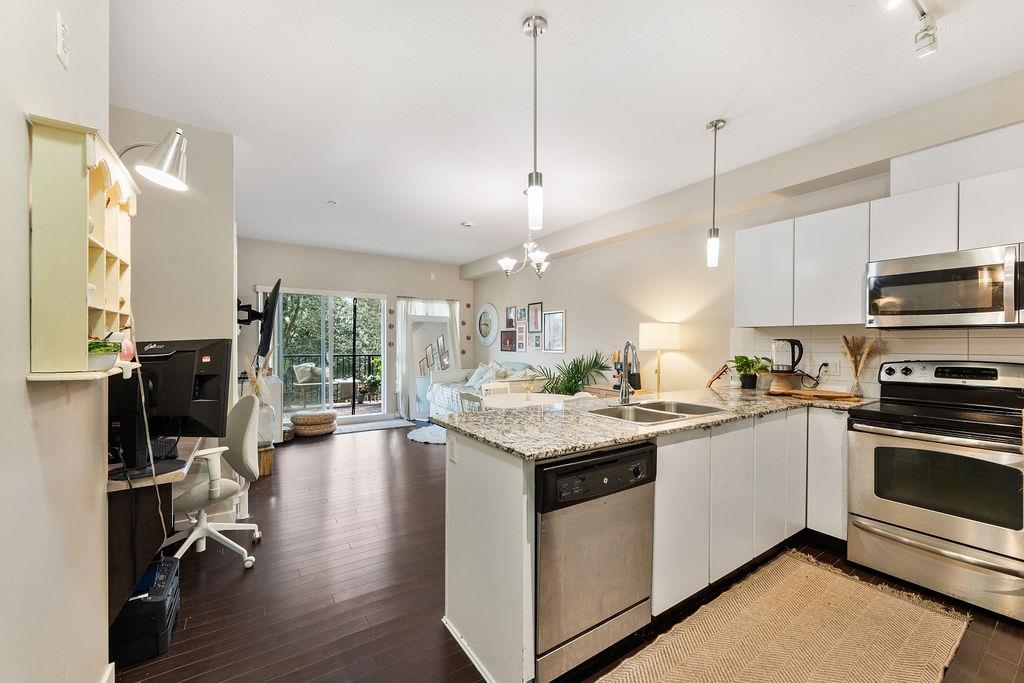 211 9655 KING GEORGE BOULEVARD Unit: 211