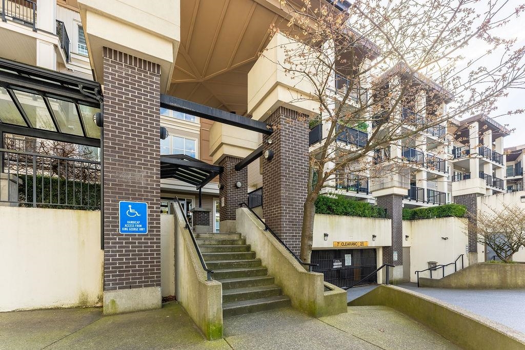 211 9655 KING GEORGE BOULEVARD Unit: 211