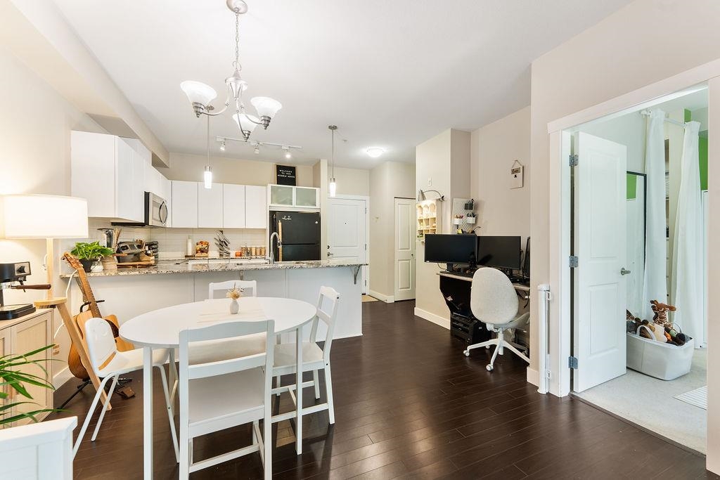 211 9655 KING GEORGE BOULEVARD Unit: 211