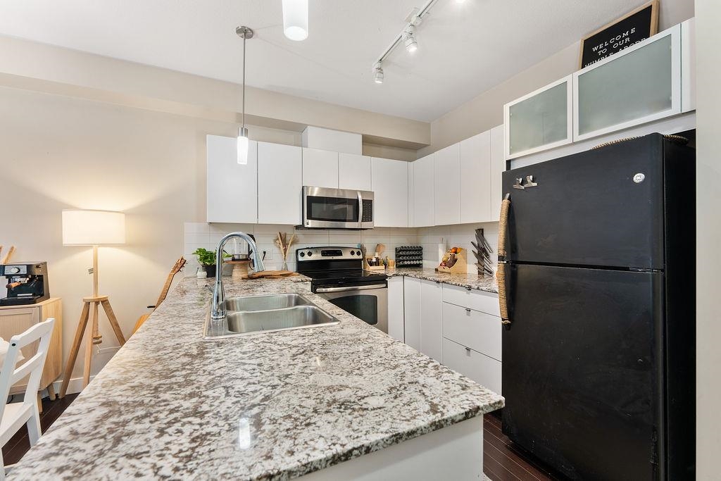 211 9655 KING GEORGE BOULEVARD Unit: 211