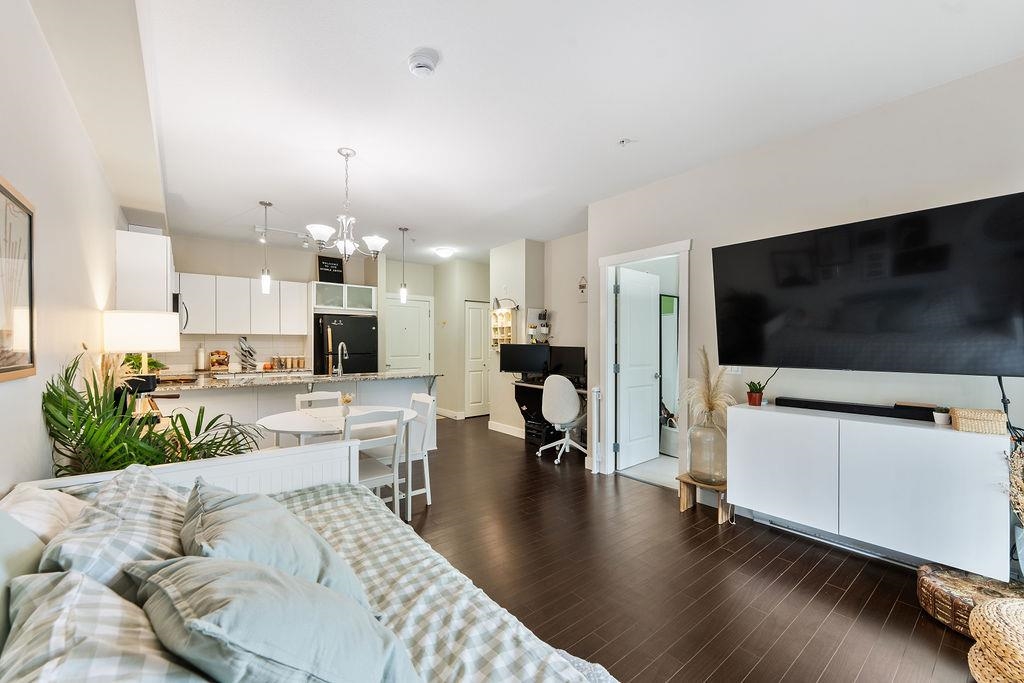 211 9655 KING GEORGE BOULEVARD Unit: 211