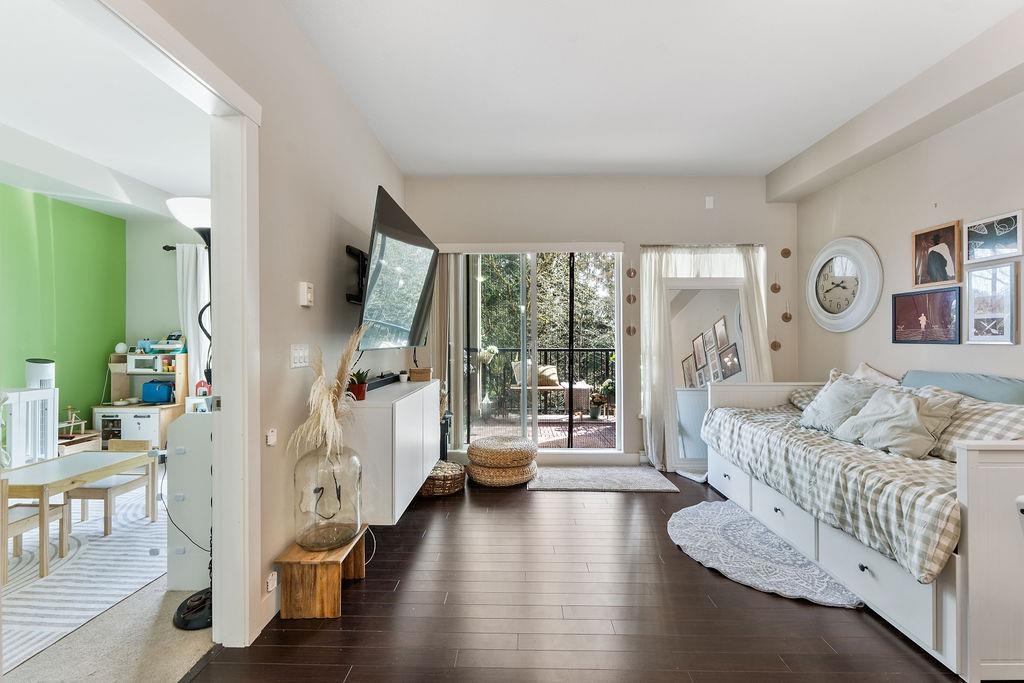 211 9655 KING GEORGE BOULEVARD Unit: 211