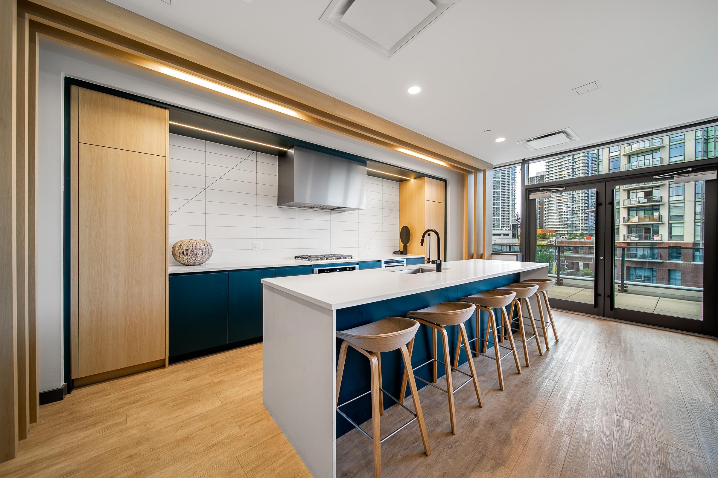 712 10448 UNIVERSITY DRIVE Unit: 712