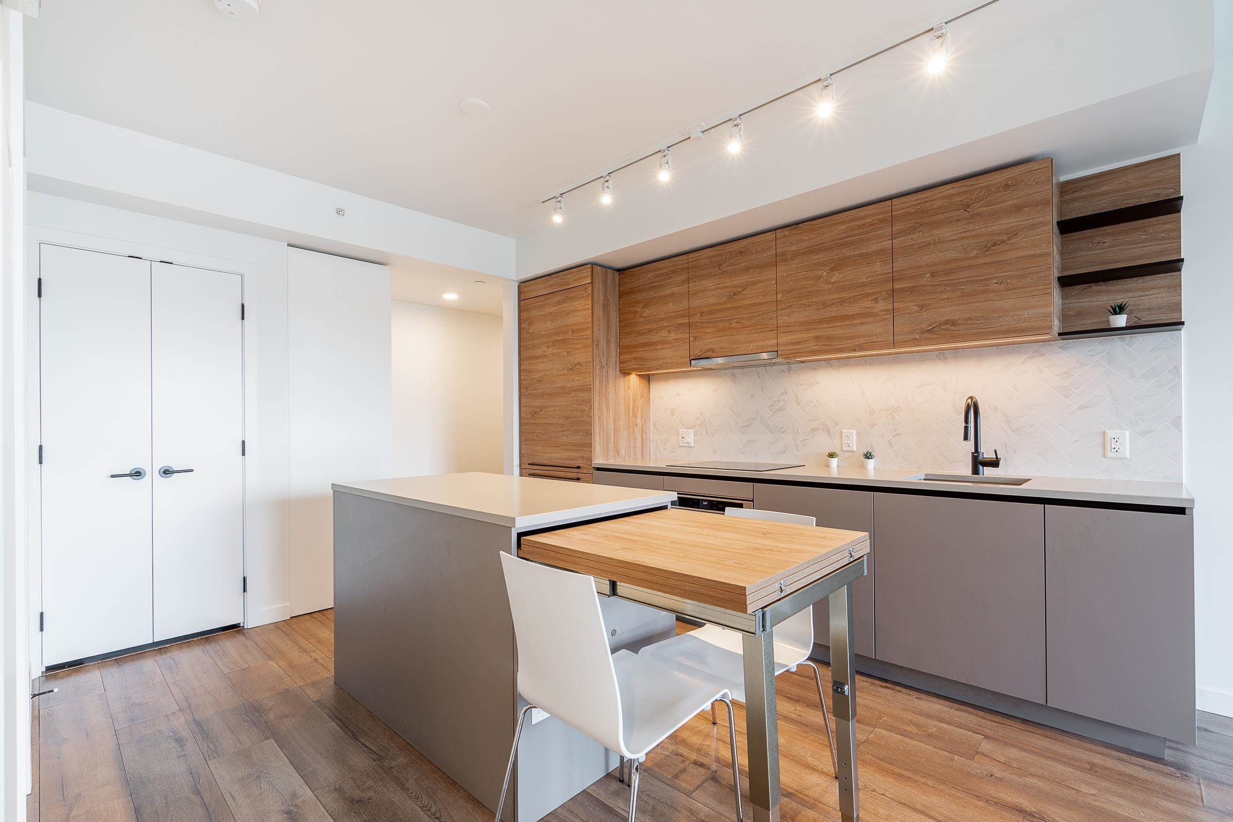 712 10448 UNIVERSITY DRIVE Unit: 712