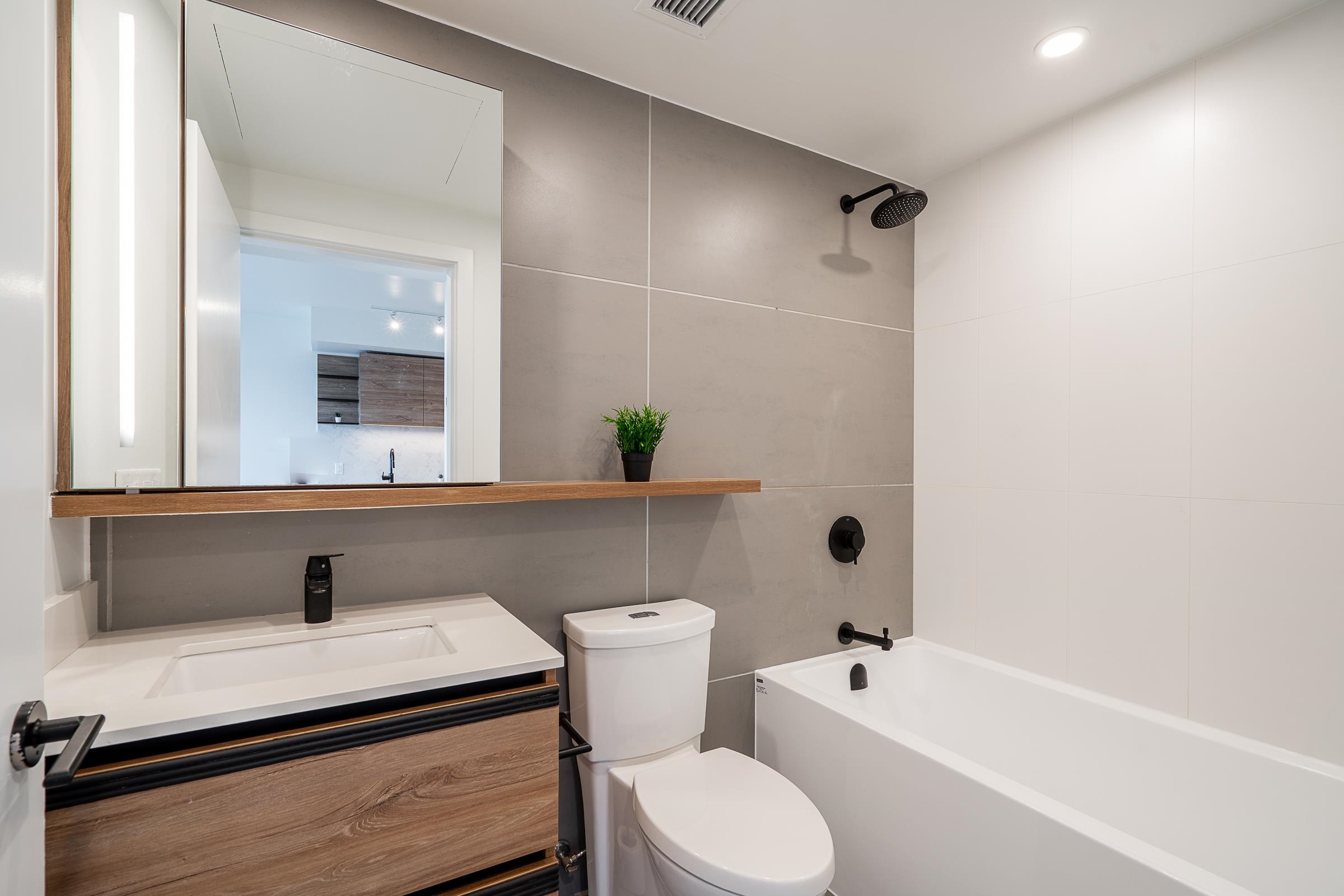 712 10448 UNIVERSITY DRIVE Unit: 712