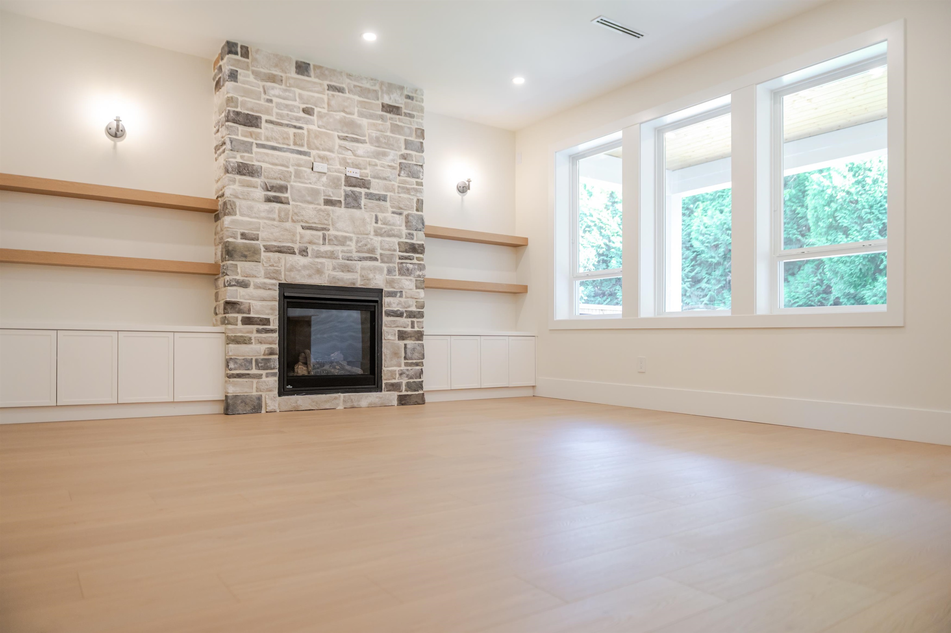 2 21092 WICKLUND AVENUE Unit: 2