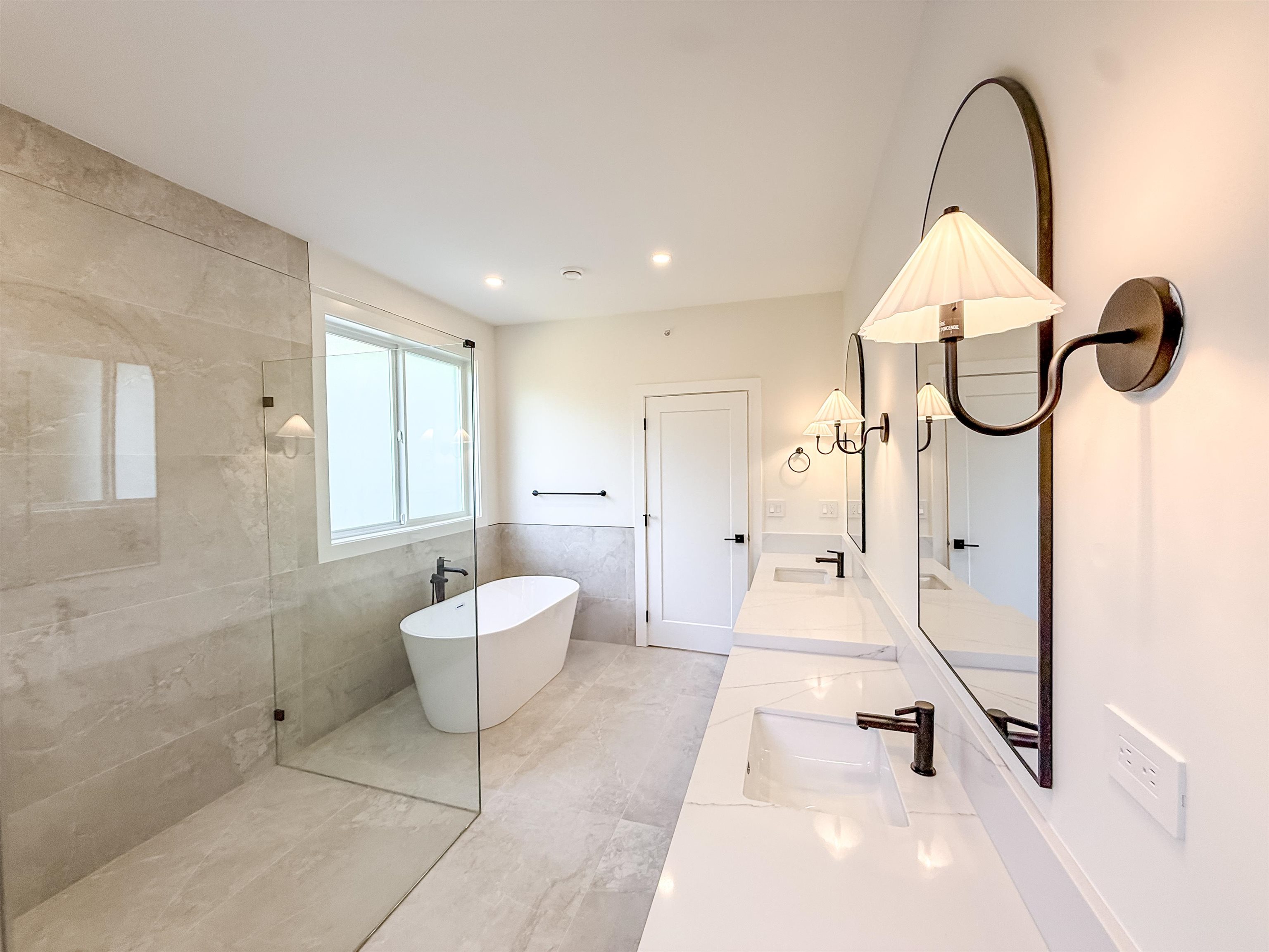 2 21092 WICKLUND AVENUE Unit: 2