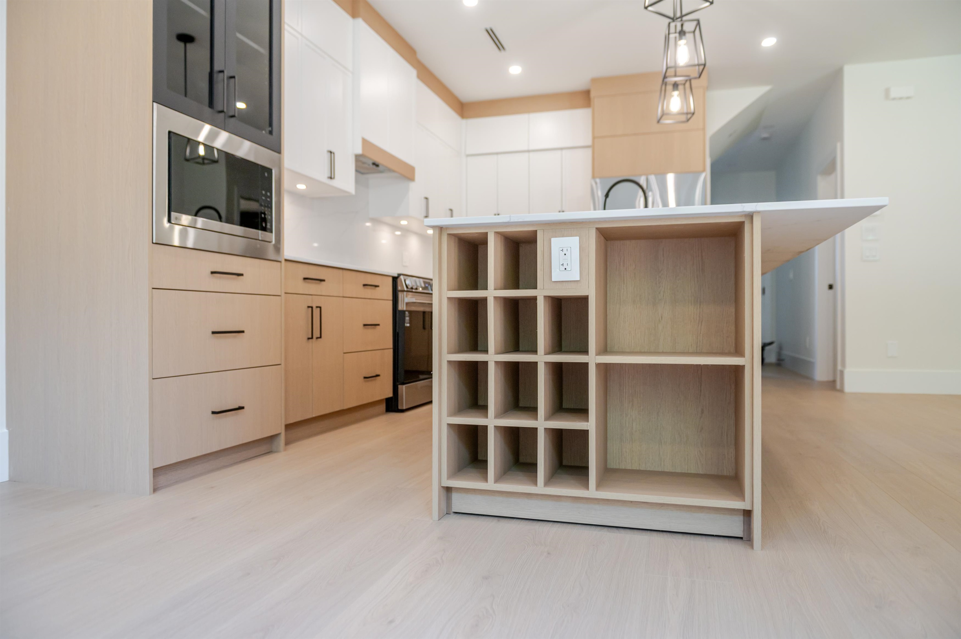2 21092 WICKLUND AVENUE Unit: 2