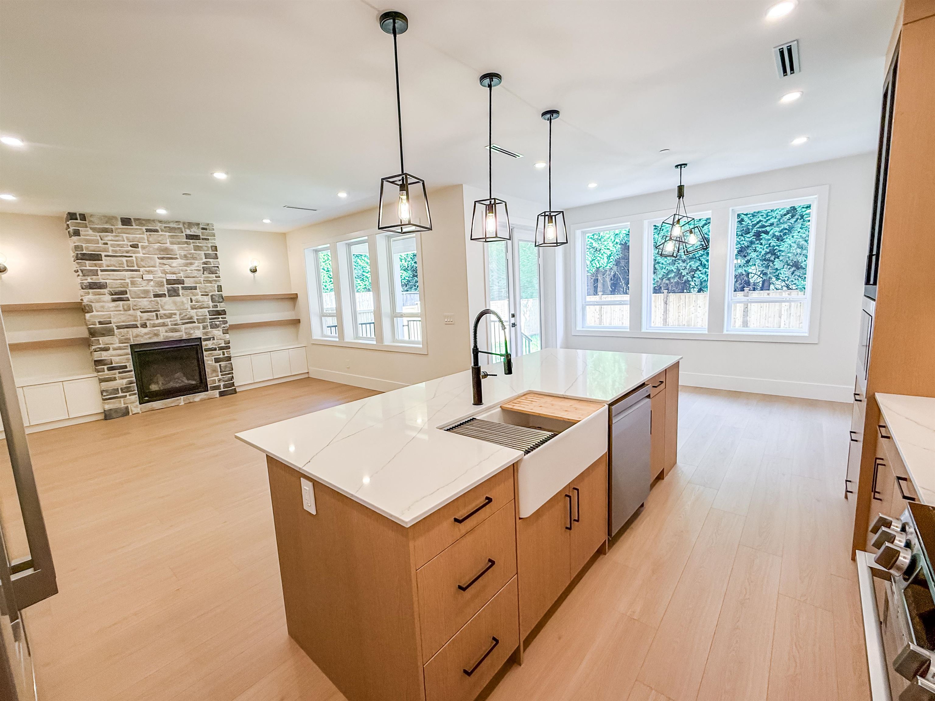 2 21092 WICKLUND AVENUE Unit: 2