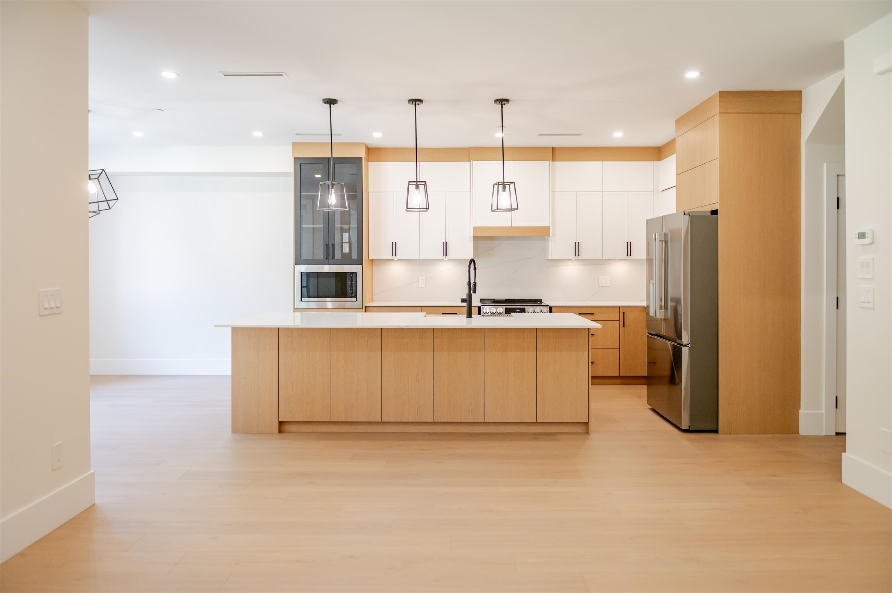2 21092 WICKLUND AVENUE Unit: 2