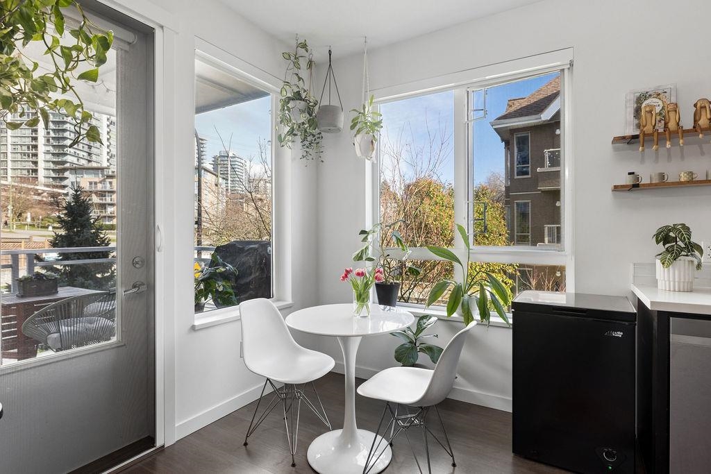 207 217 W 8TH STREET Unit: 207