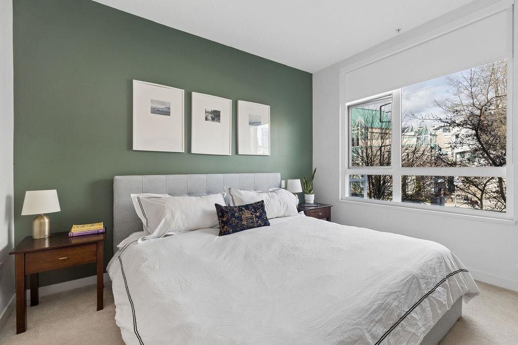 207 217 W 8TH STREET Unit: 207