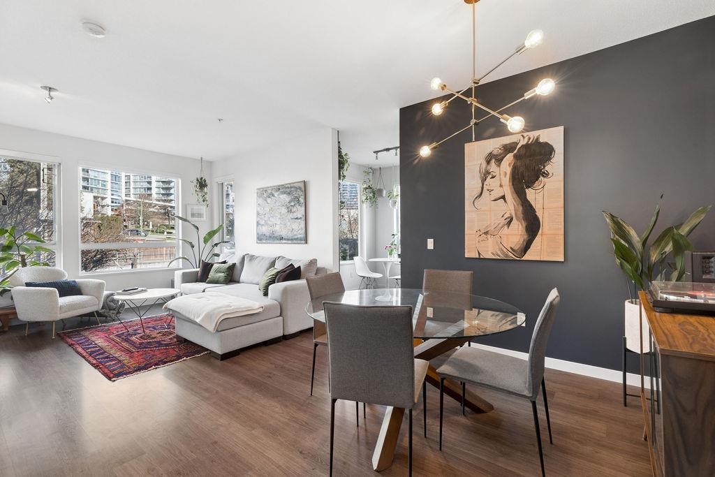 207 217 W 8TH STREET Unit: 207