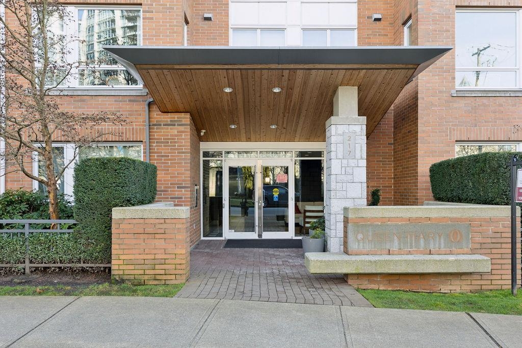 207 217 W 8TH STREET Unit: 207