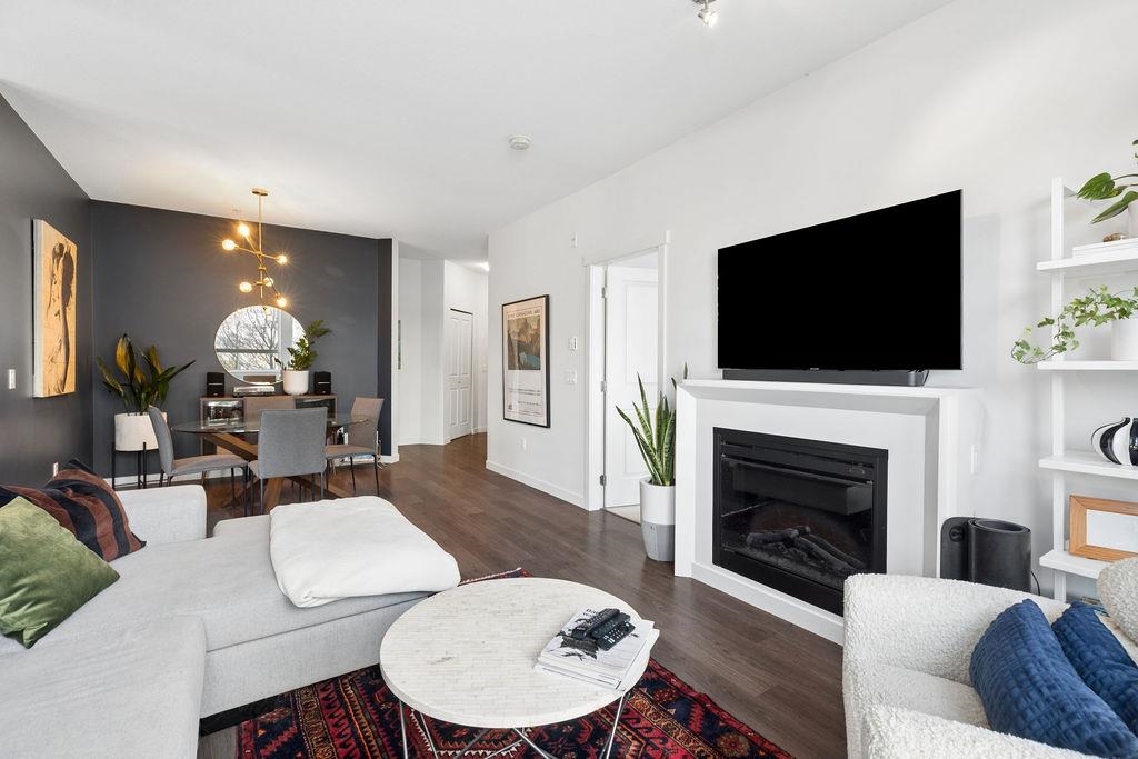 207 217 W 8TH STREET Unit: 207