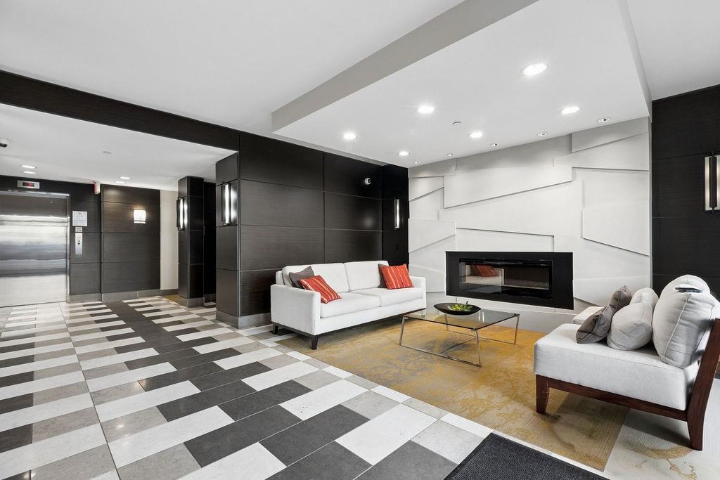 207 217 W 8TH STREET Unit: 207