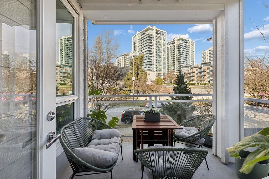 207 217 W 8TH STREET Unit: 207
