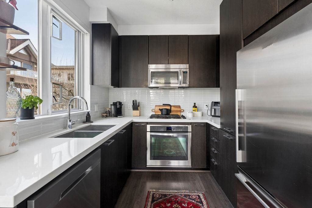 207 217 W 8TH STREET Unit: 207