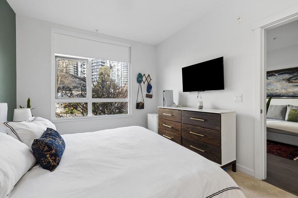 207 217 W 8TH STREET Unit: 207
