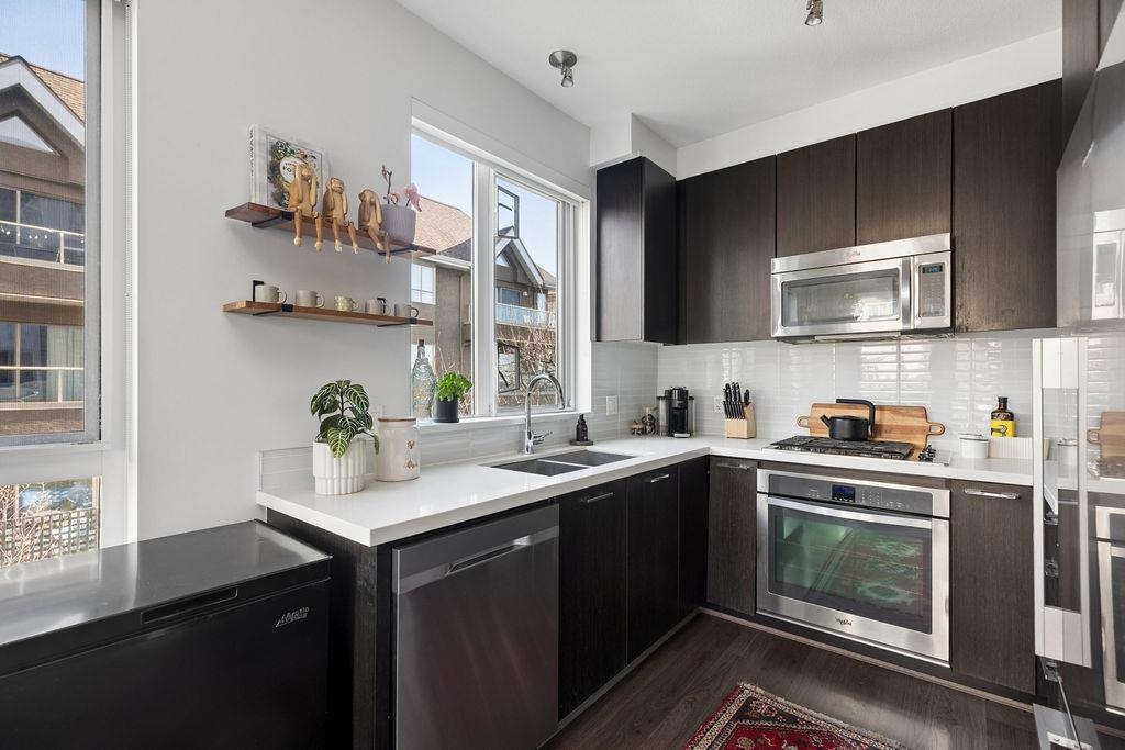 207 217 W 8TH STREET Unit: 207