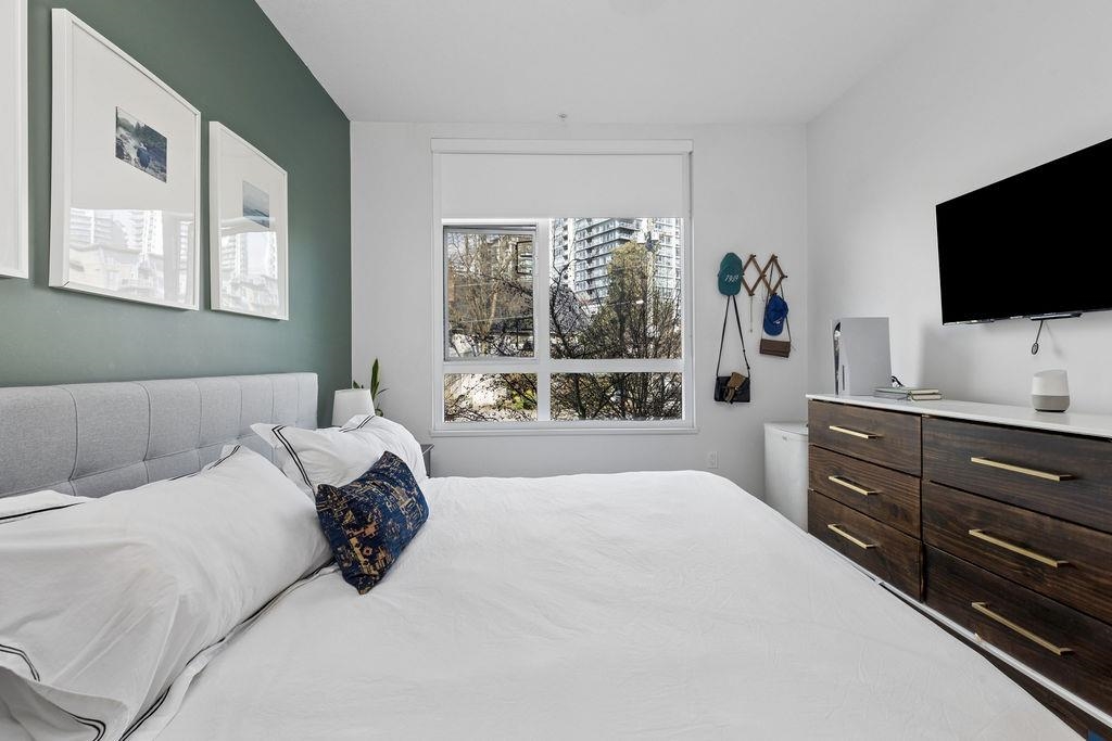 207 217 W 8TH STREET Unit: 207
