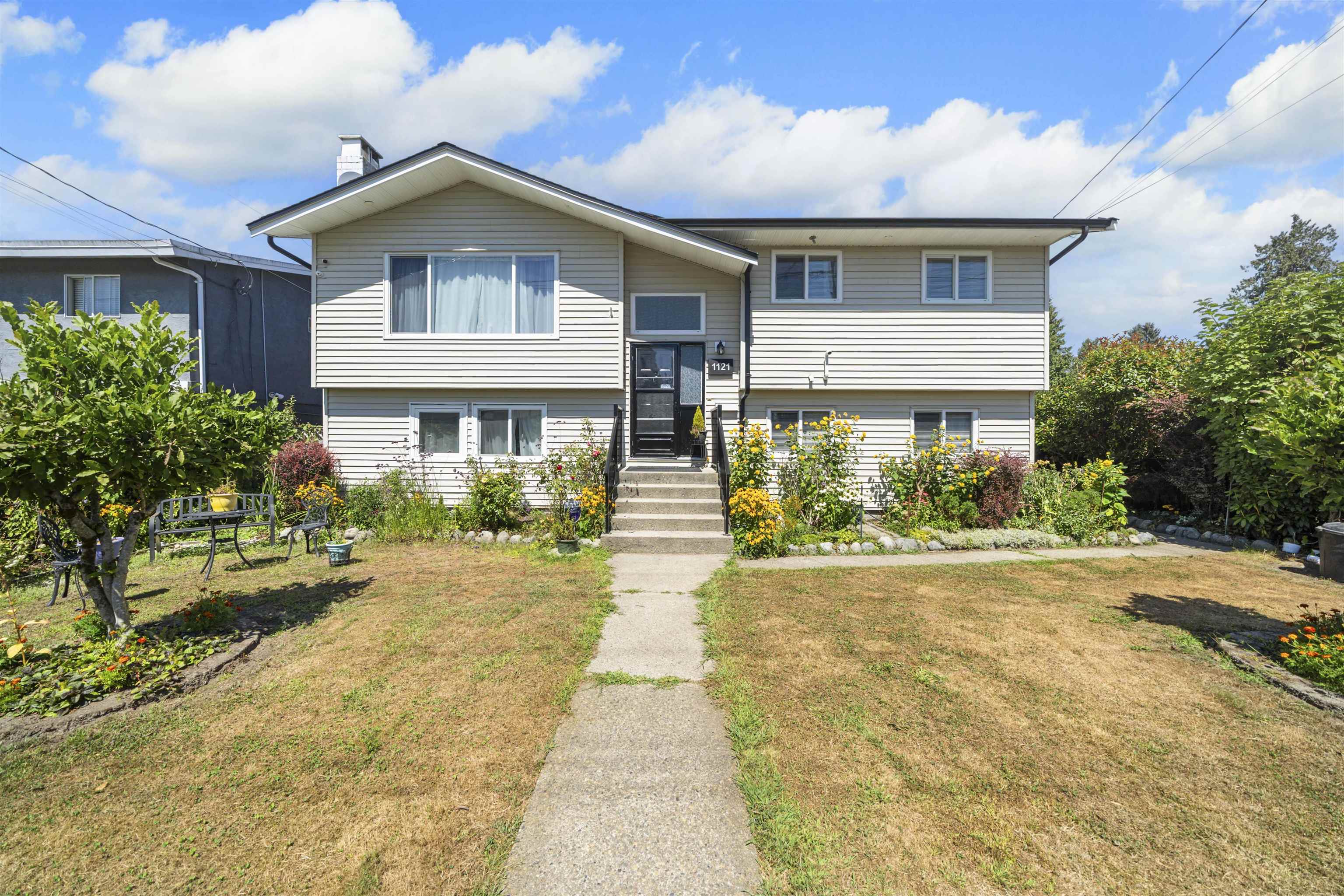 1121 PRAIRIE AVENUE