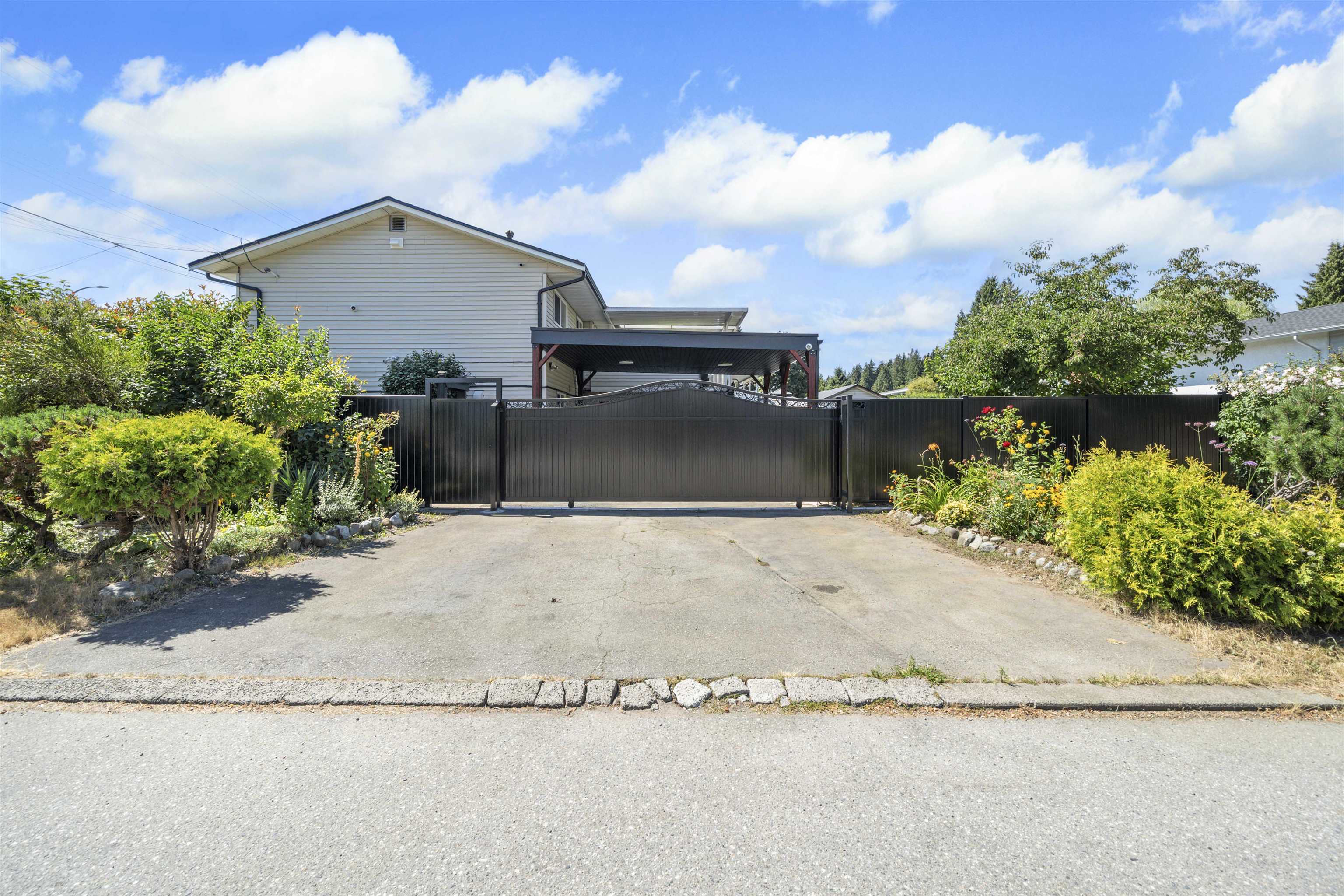 1121 PRAIRIE AVENUE