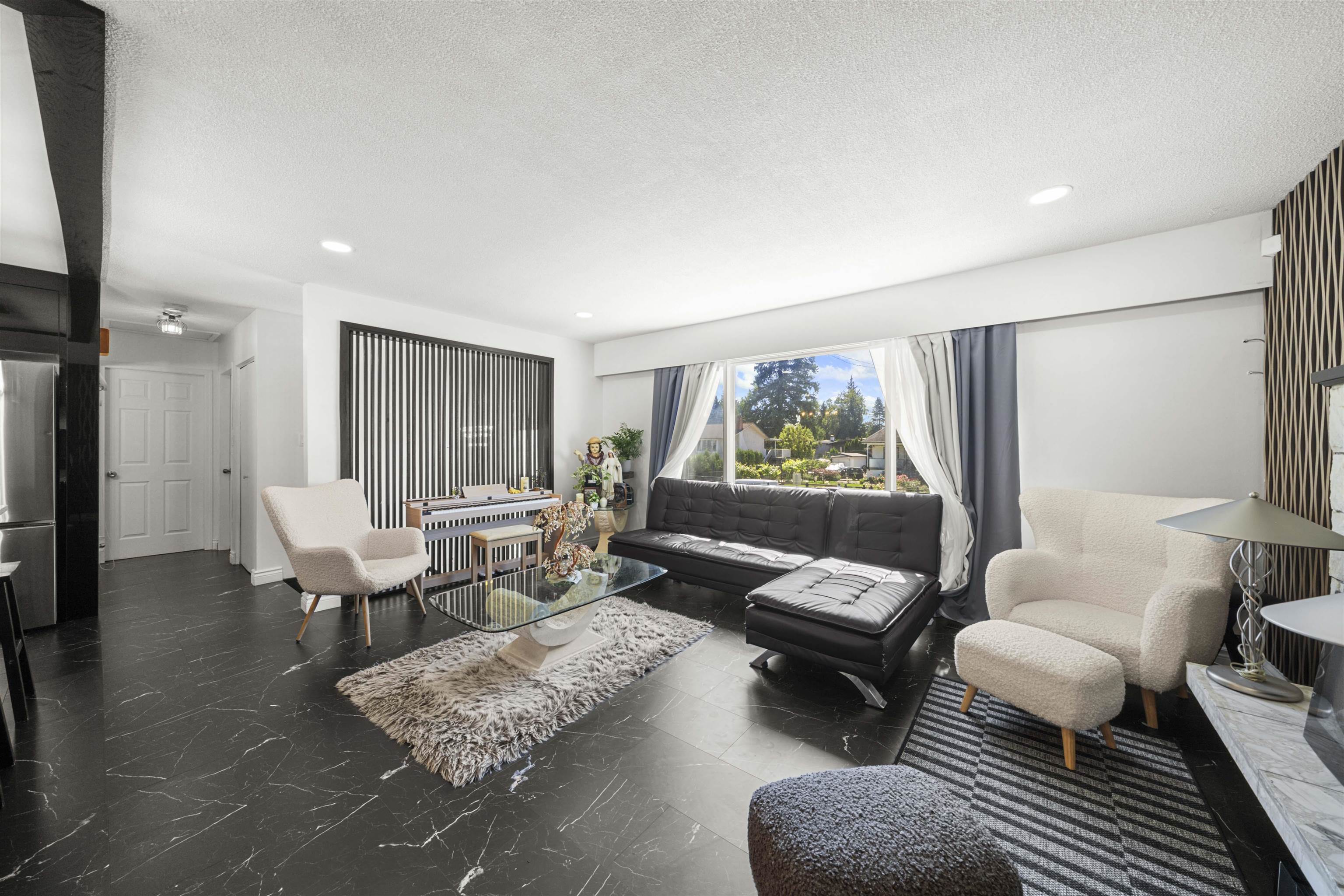 1121 PRAIRIE AVENUE