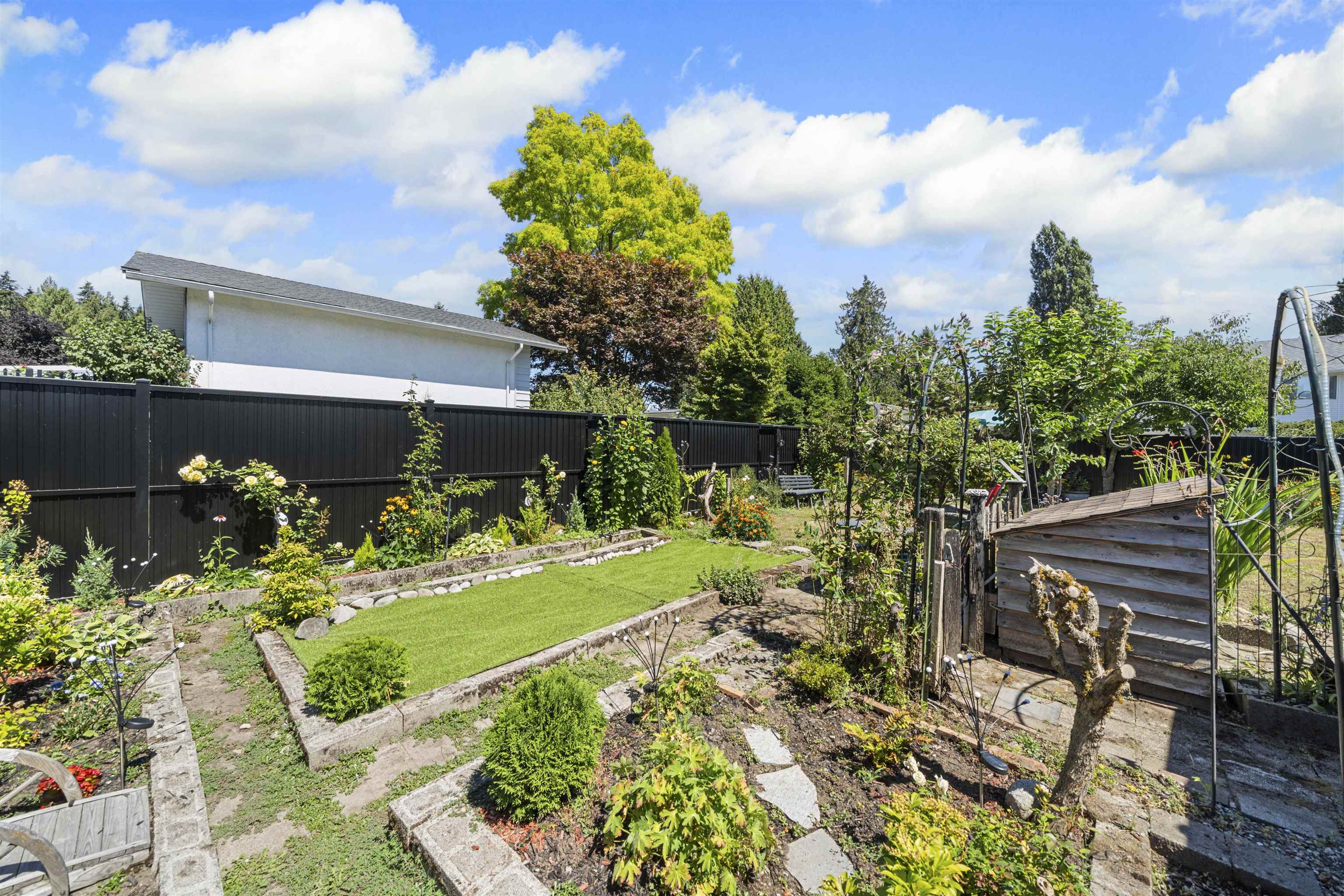 1121 PRAIRIE AVENUE