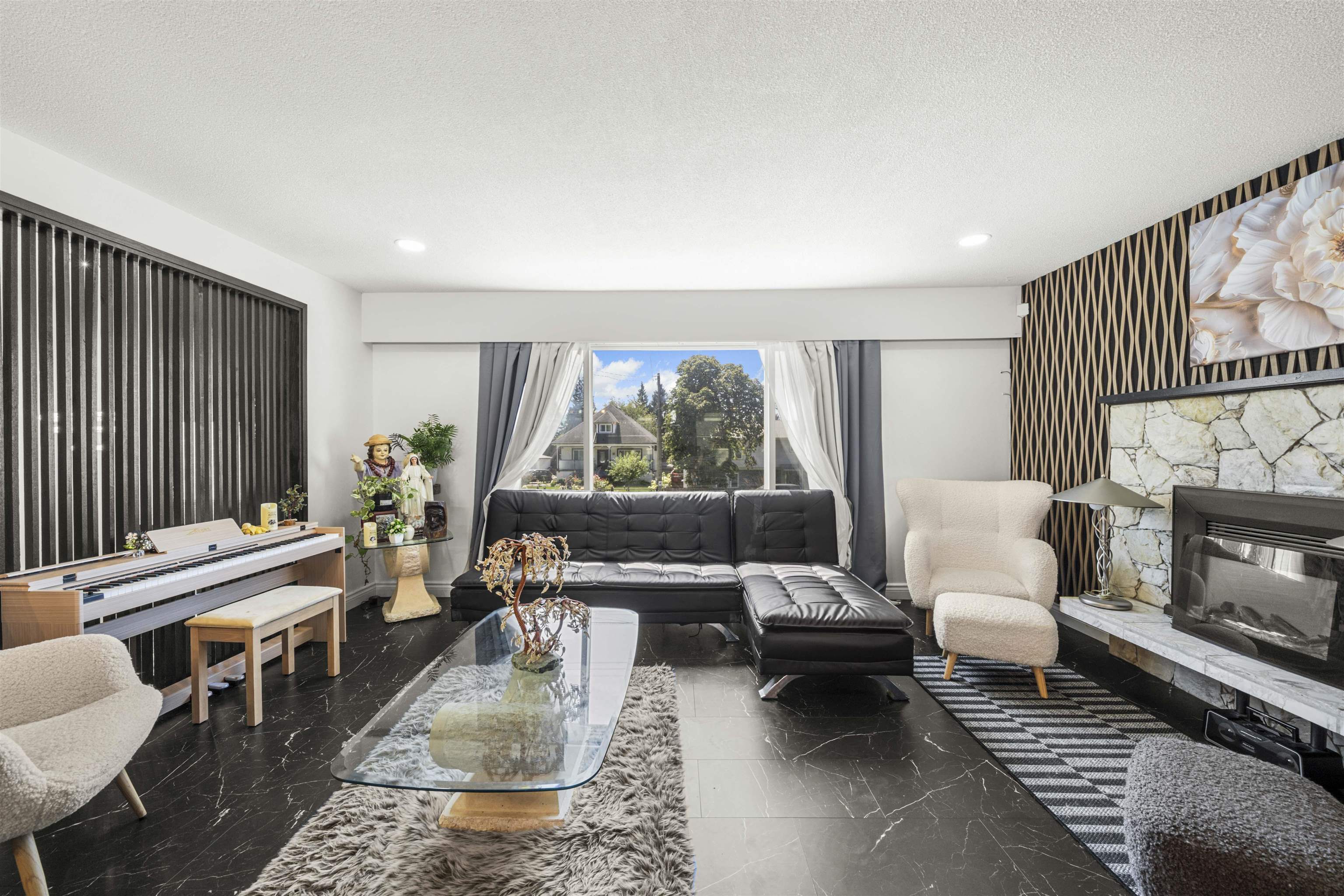 1121 PRAIRIE AVENUE