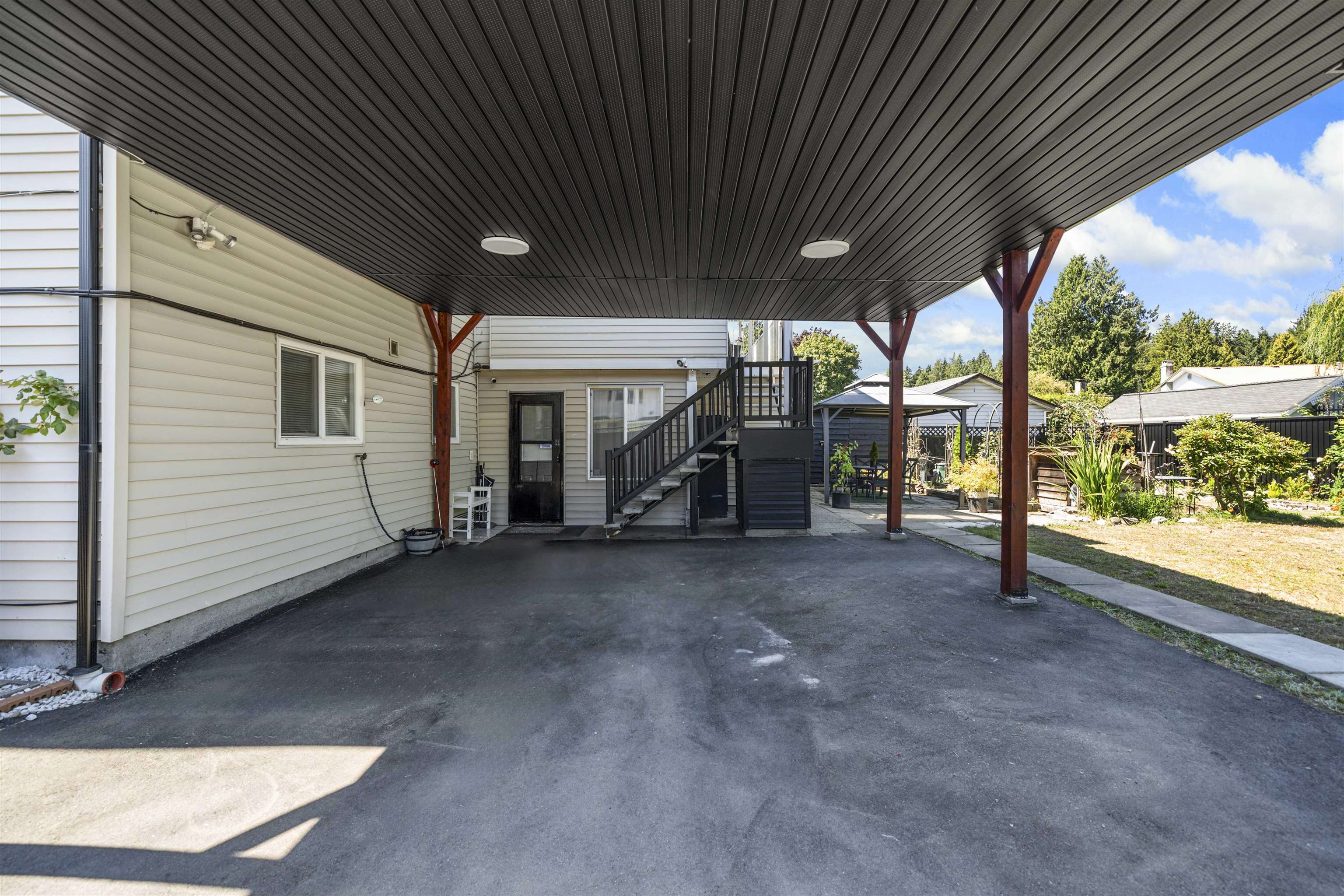 1121 PRAIRIE AVENUE