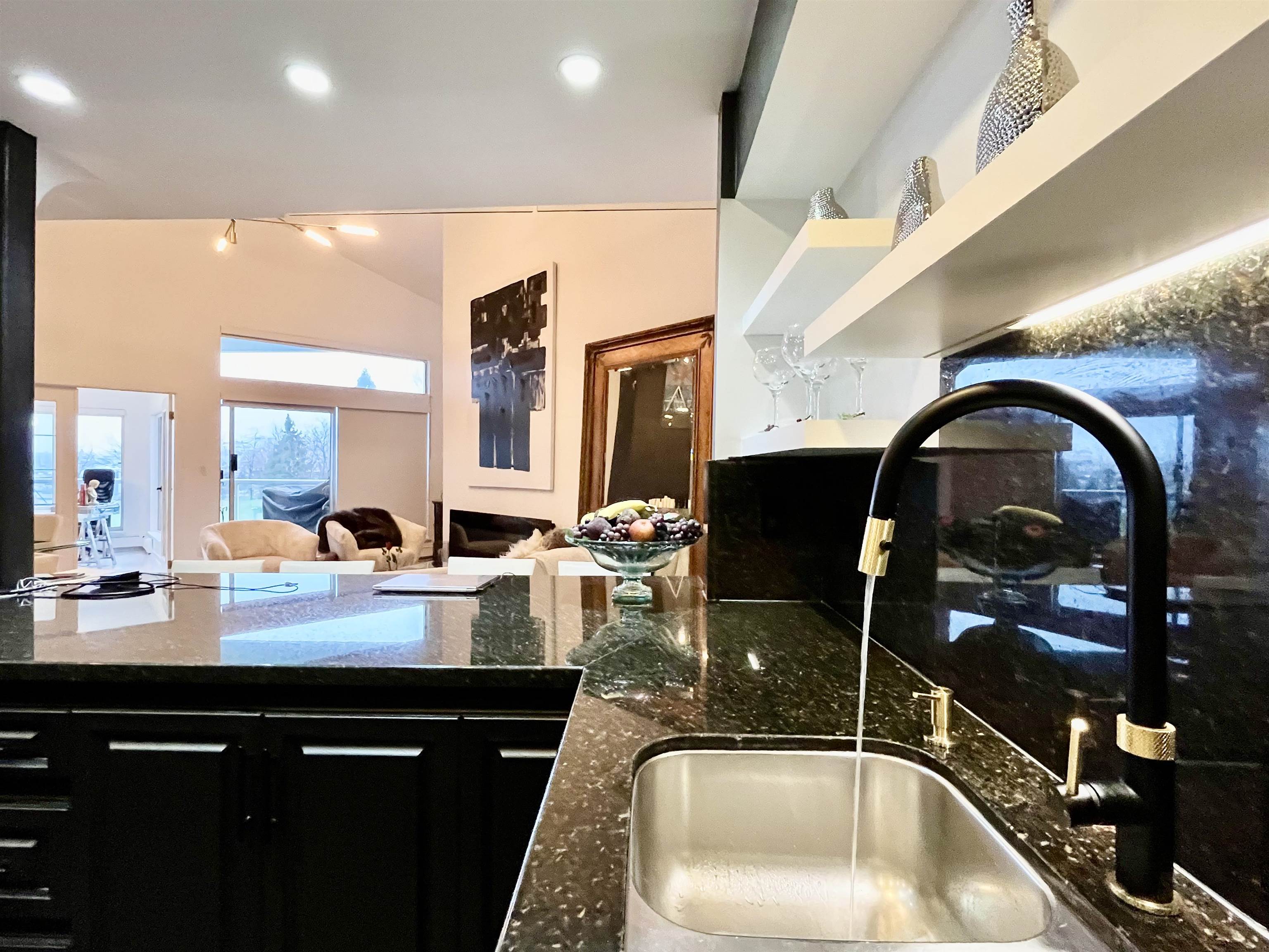 1306 33 CHESTERFIELD PLACE Unit: 1306