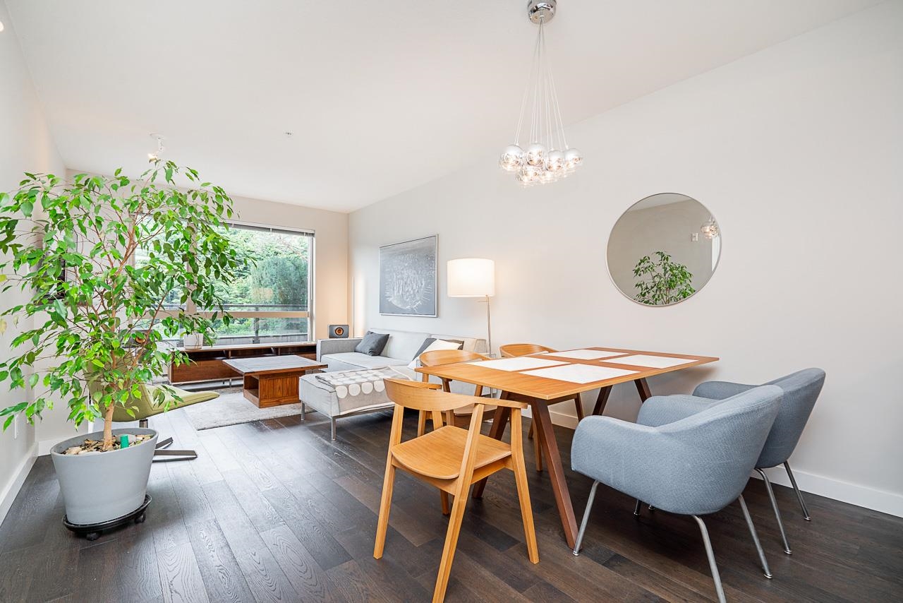 208 1330 MARINE DRIVE Unit: 208